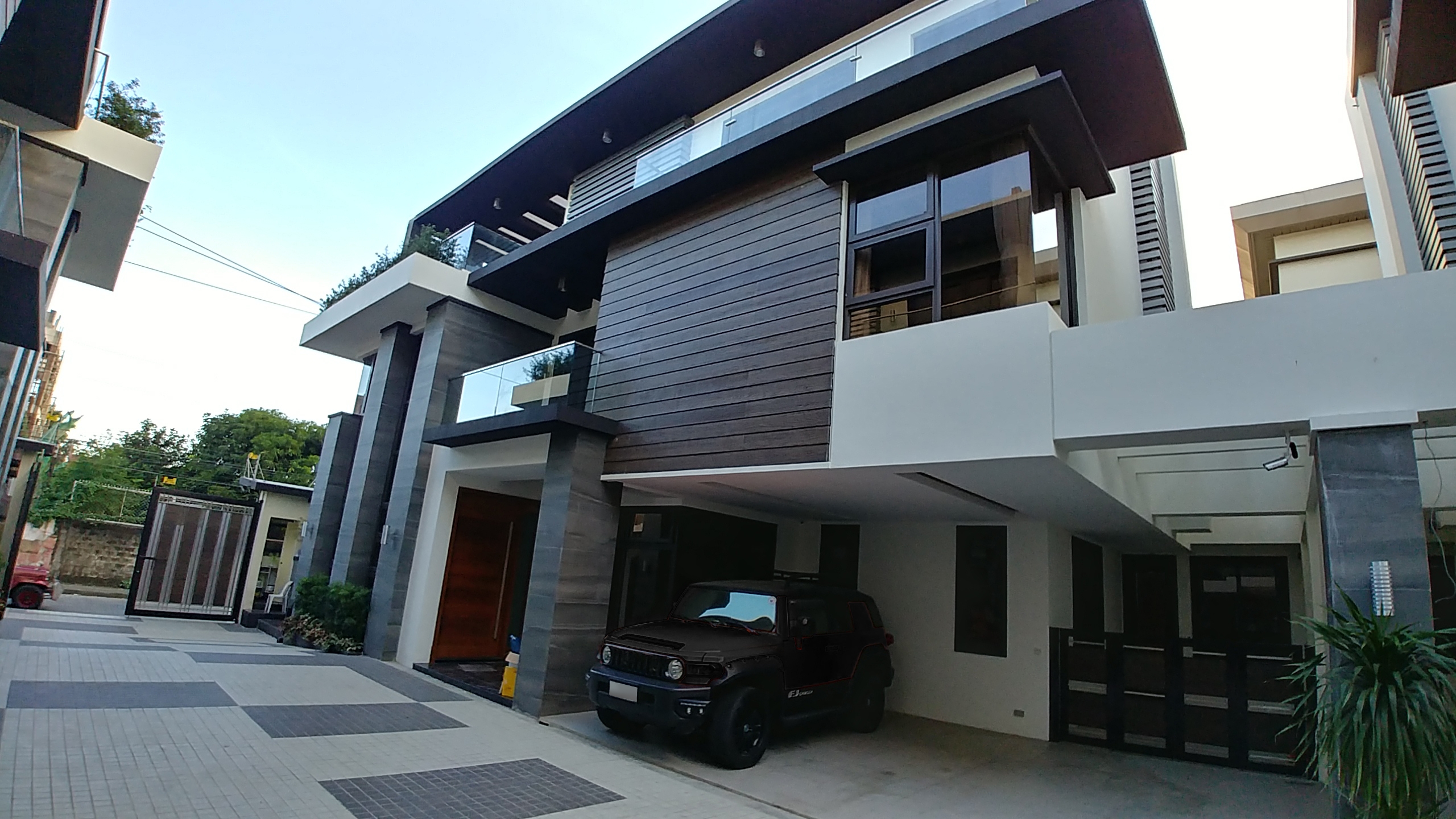 BEAUTIFUL NEW MANILA BLACKSTONE HOUSE AND LOT Presello Group House