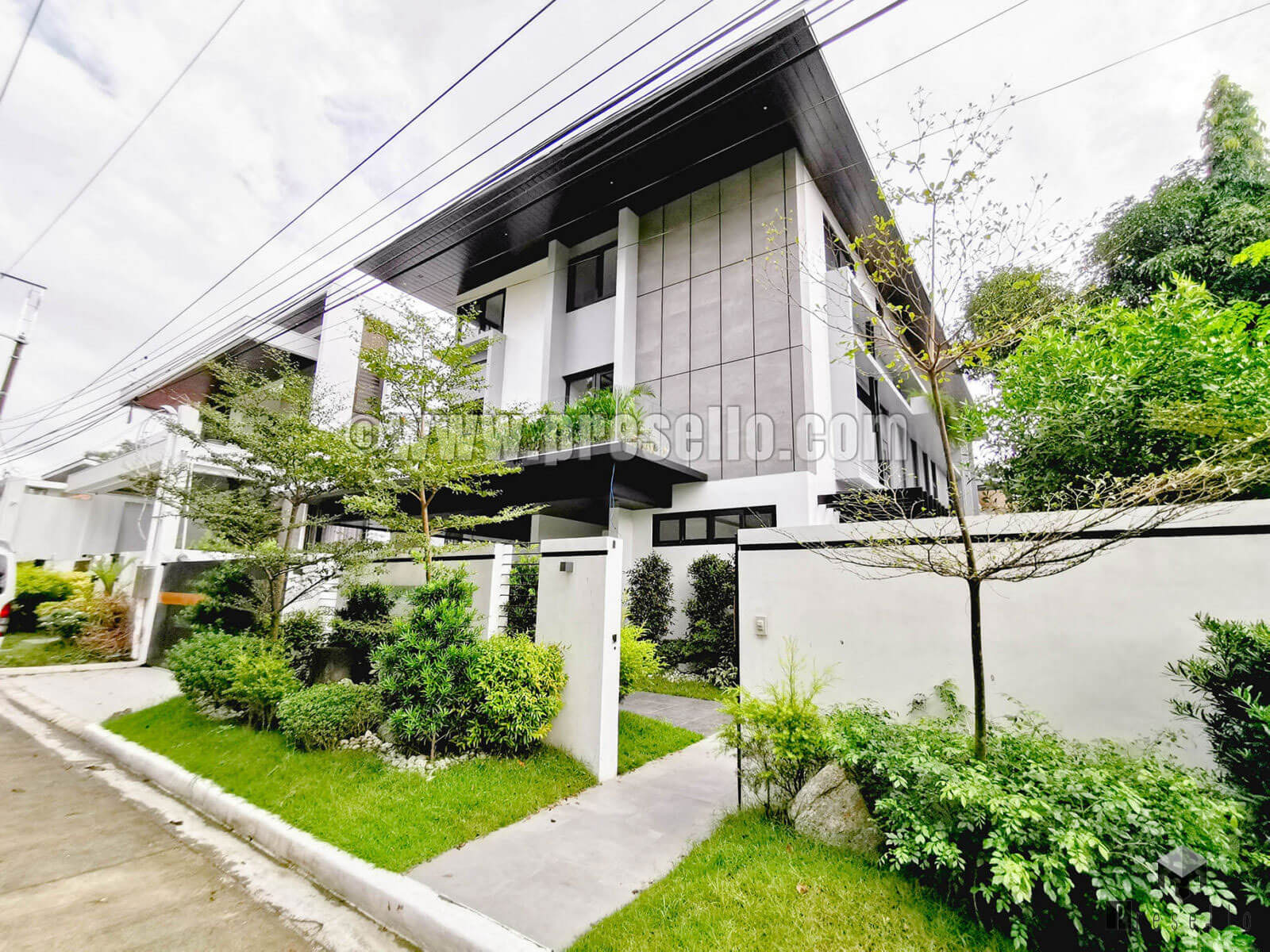 Brilliant8BedroomHouseandLotforSaleinQuezonCity-1.jpg