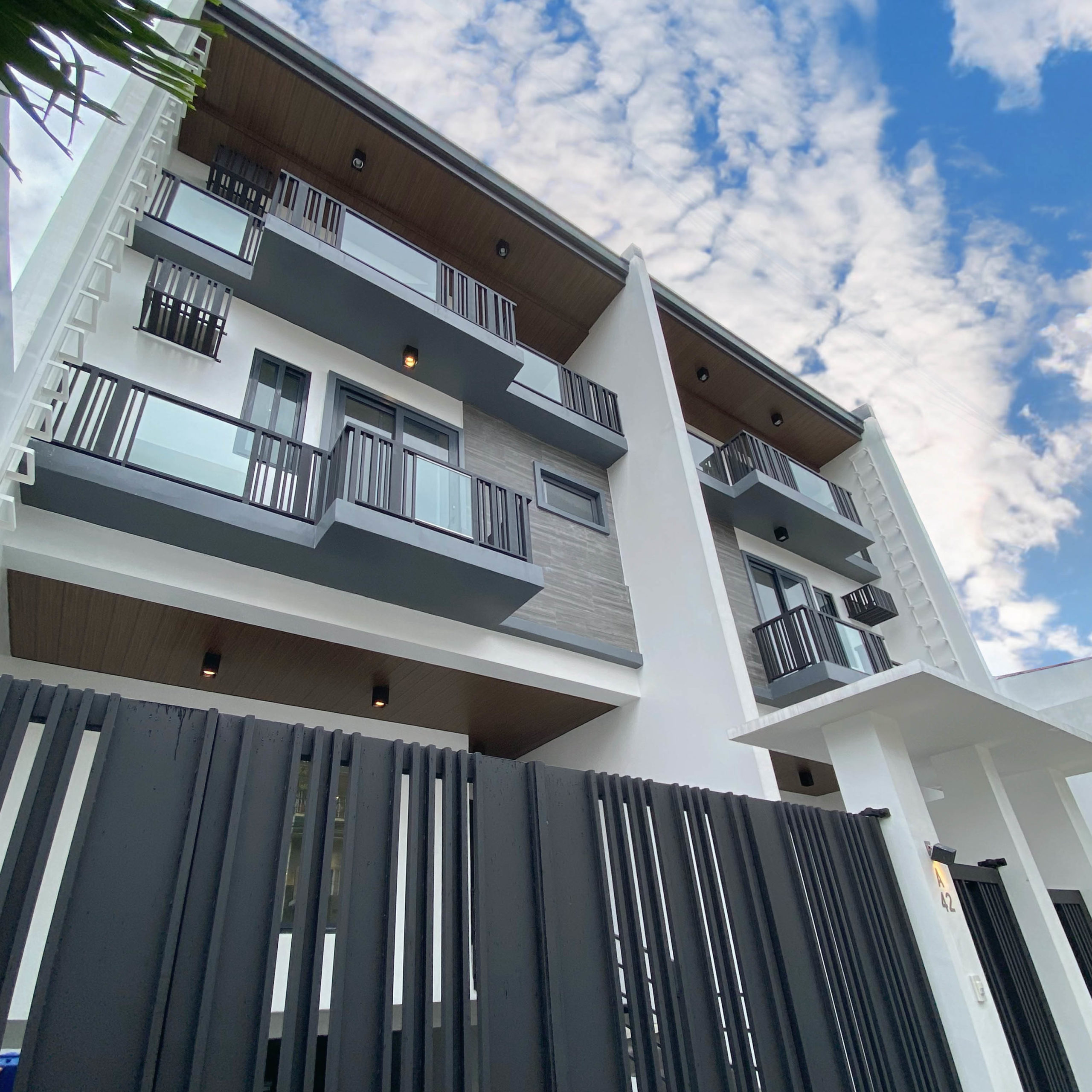 Gleaming5BedroomHouseandLotforSaleinKapitolyo,PasigCity-1.jpg