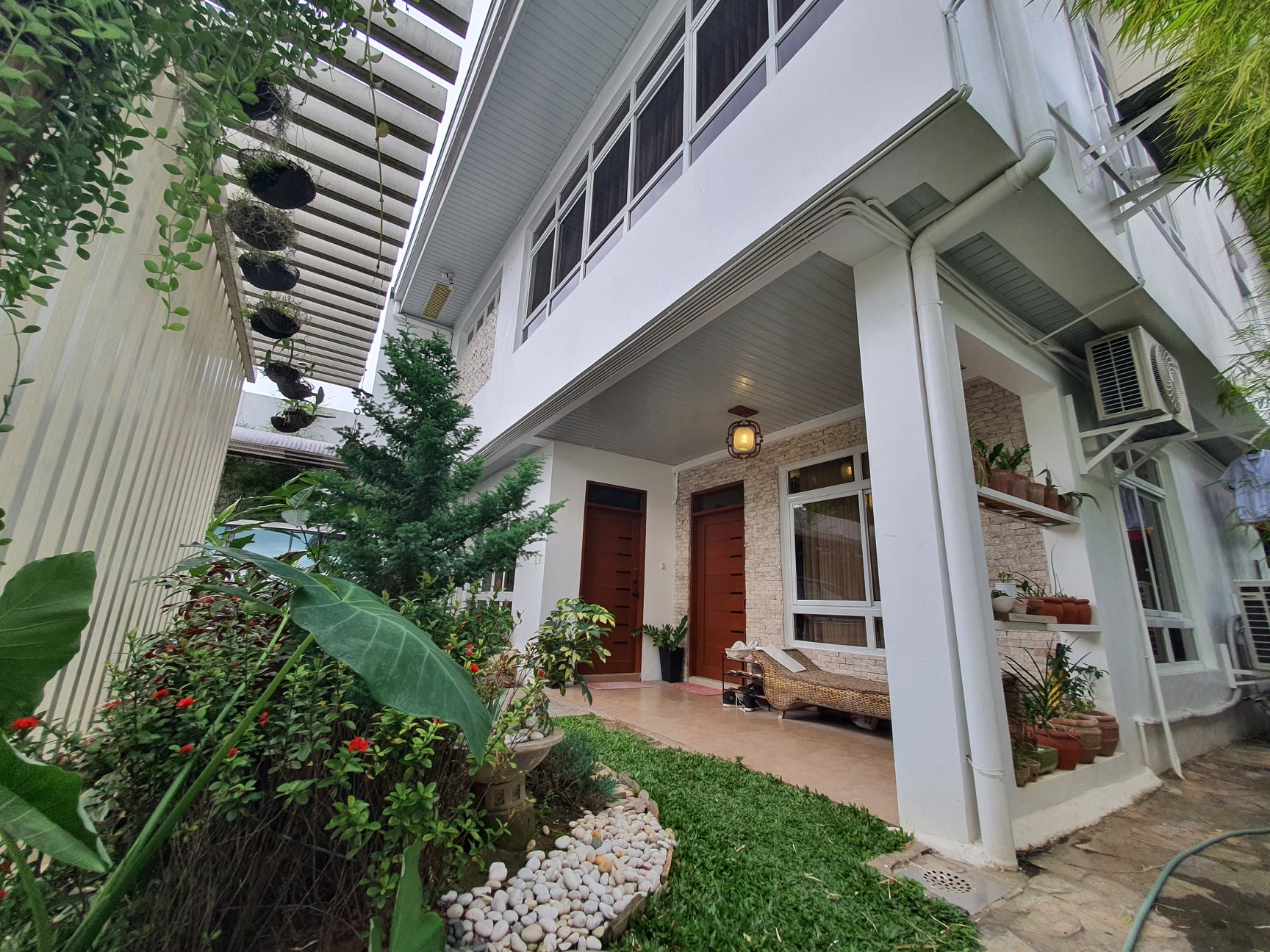 ExquisiteLush3BedroomHouseandLotforSaleinMandaluyongCity-1.jpg