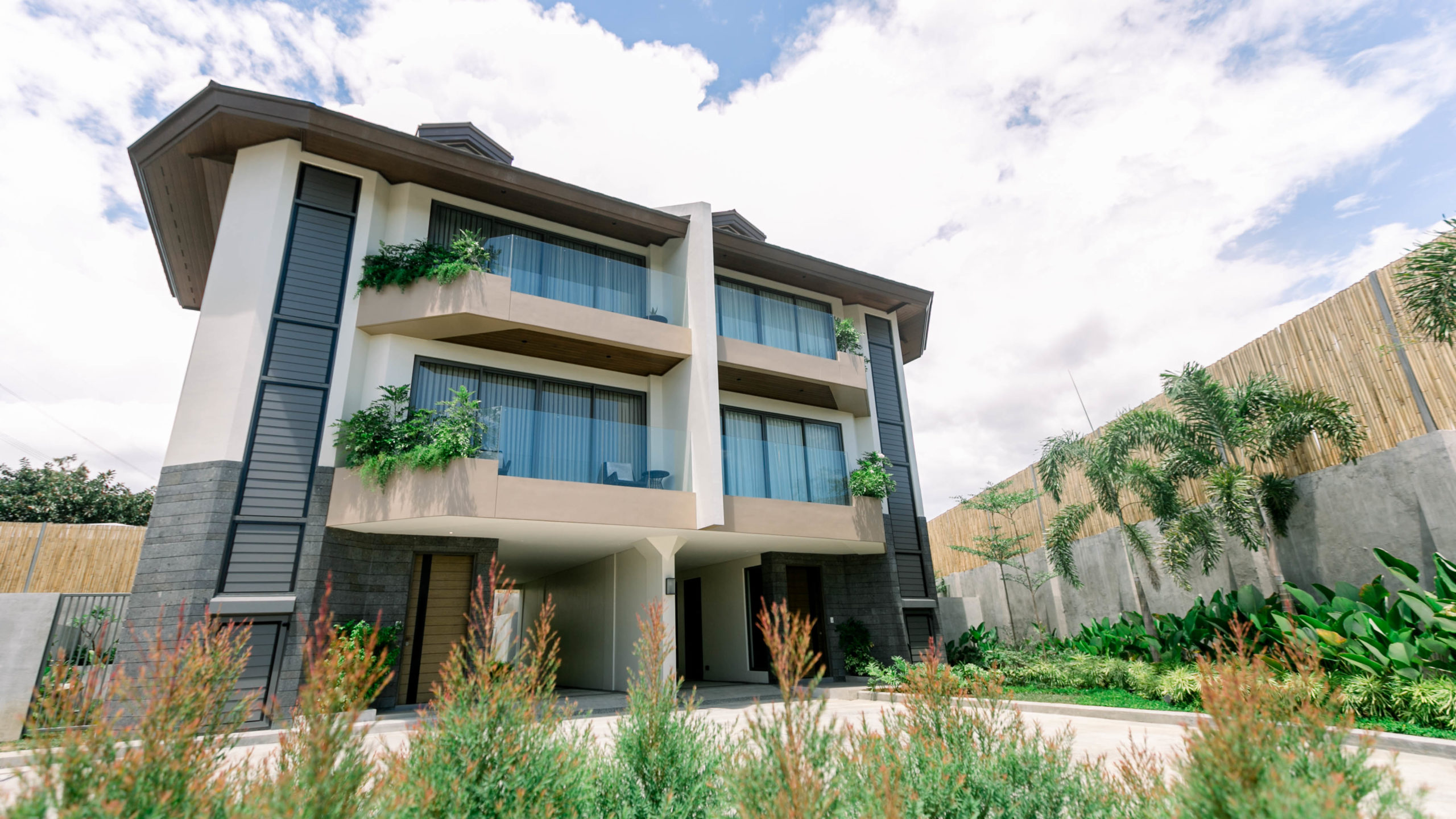 Contemporary3BedroomHouseforSaleinAlabangMuntinlupa-1.jpg