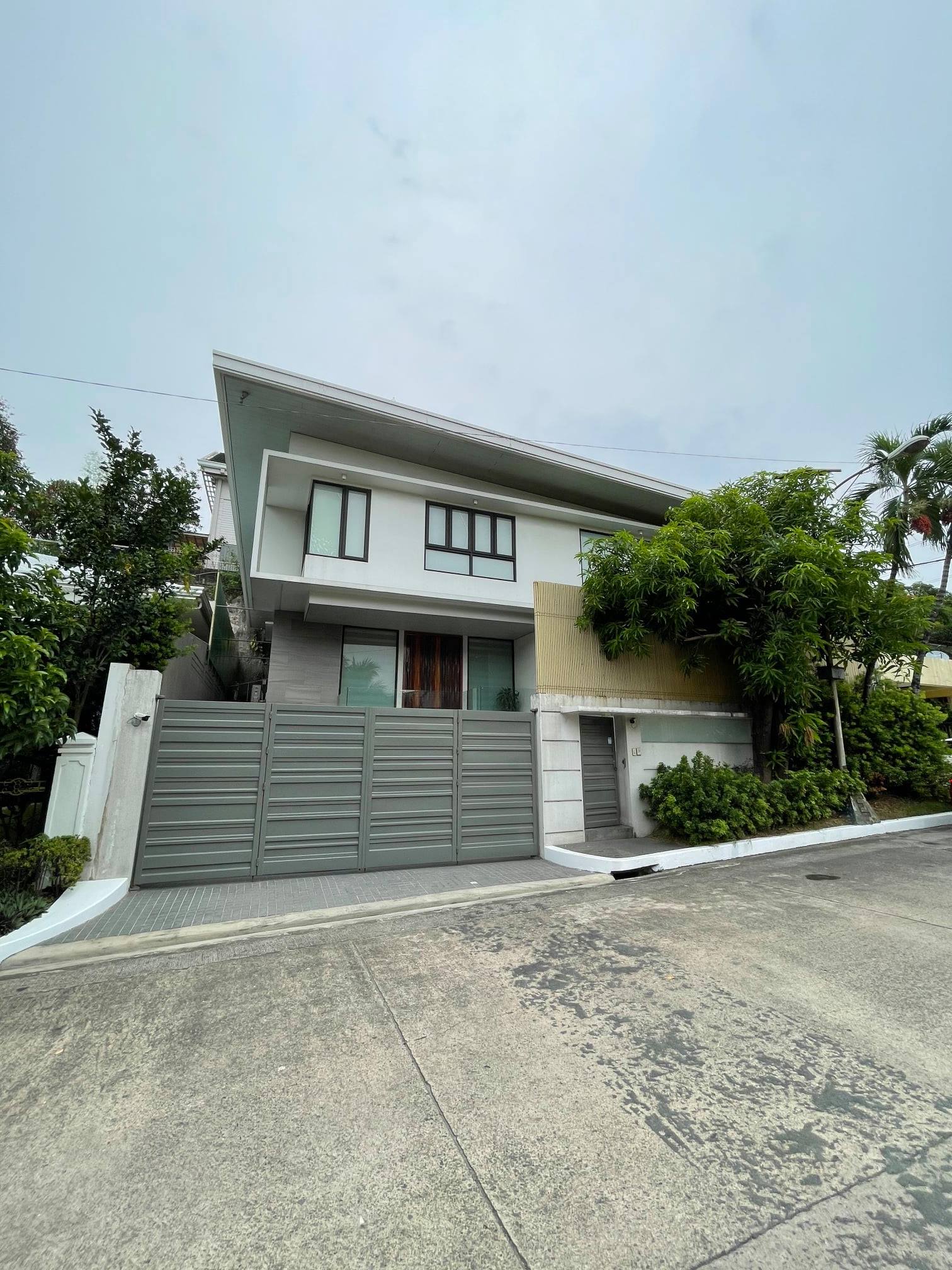 Luxurious5BedroomHouseandLotforSaleinCapitol8VillagePasig-1.jpg