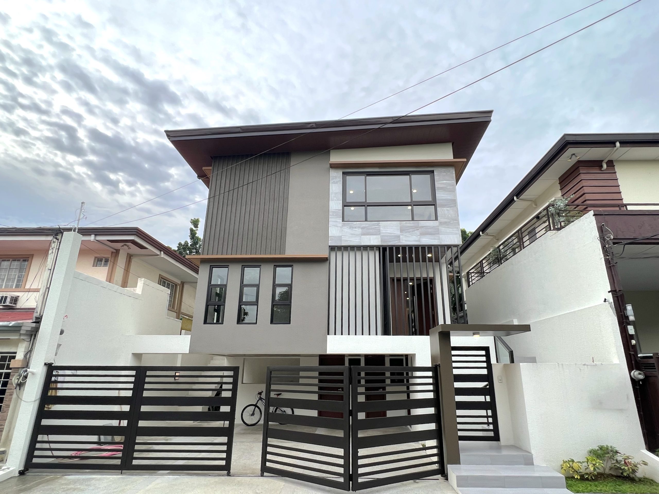 Ultramodern3BedroomHouseandLotforSaleinFilheightsSubd-1.jpg