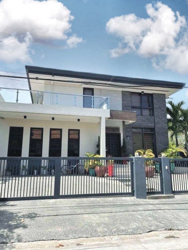 Charming4BedroomHouseandLotforSaleinAyalAlabangVillageMuntinlupa-1.jpg