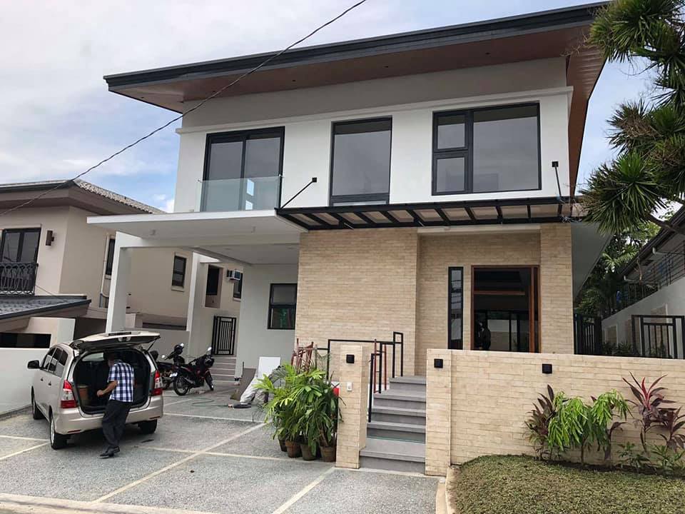 Splendid4BedroomHouseandLotforSaleinAlabangHillsMuntinlupa-1.jpg