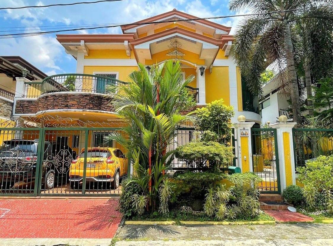 Elegant6BedroomHouseandLotforSaleinQuezonCitynearMindanaoAve.-1.jpg