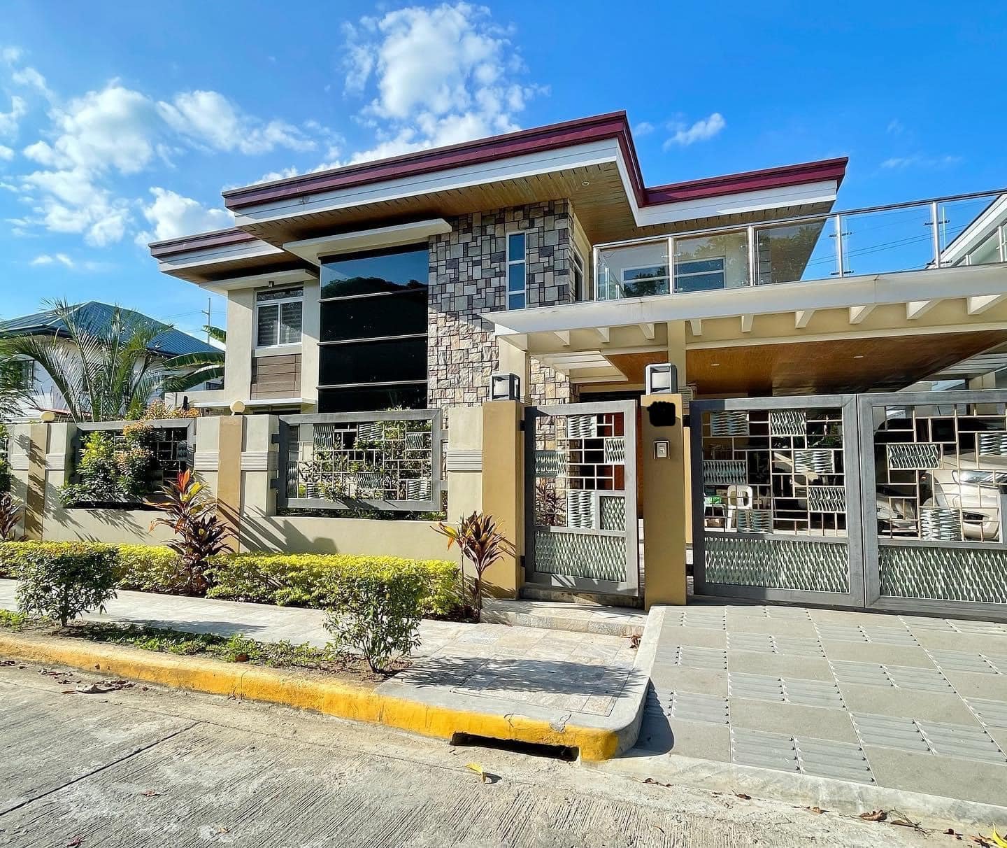 Majestic4BedroomHouseandLotforSaleinParañaque-1.jpg