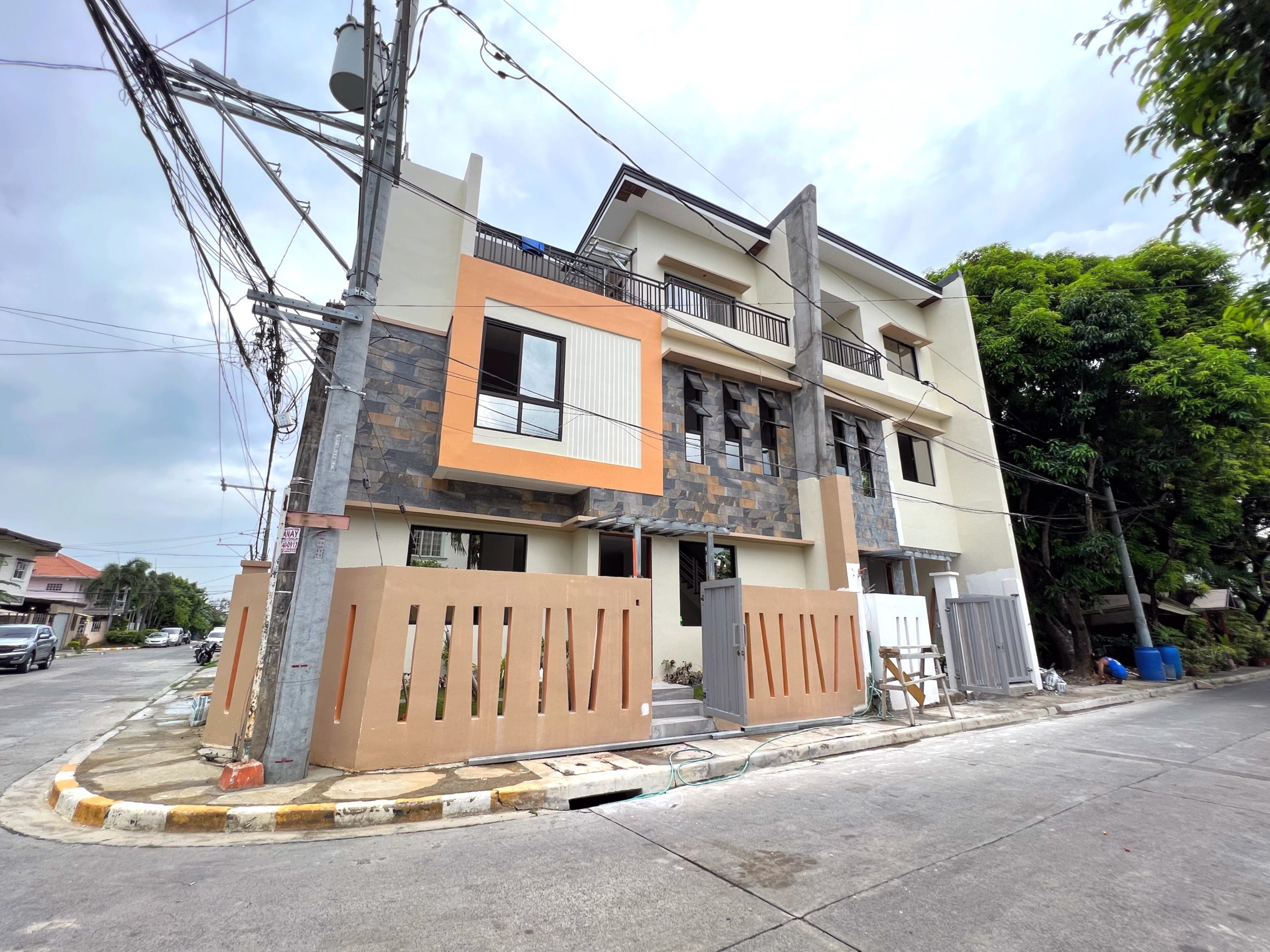 Attractive4BedroomDuplexHouseandLotforSaleinCaintaRizal-1.jpg