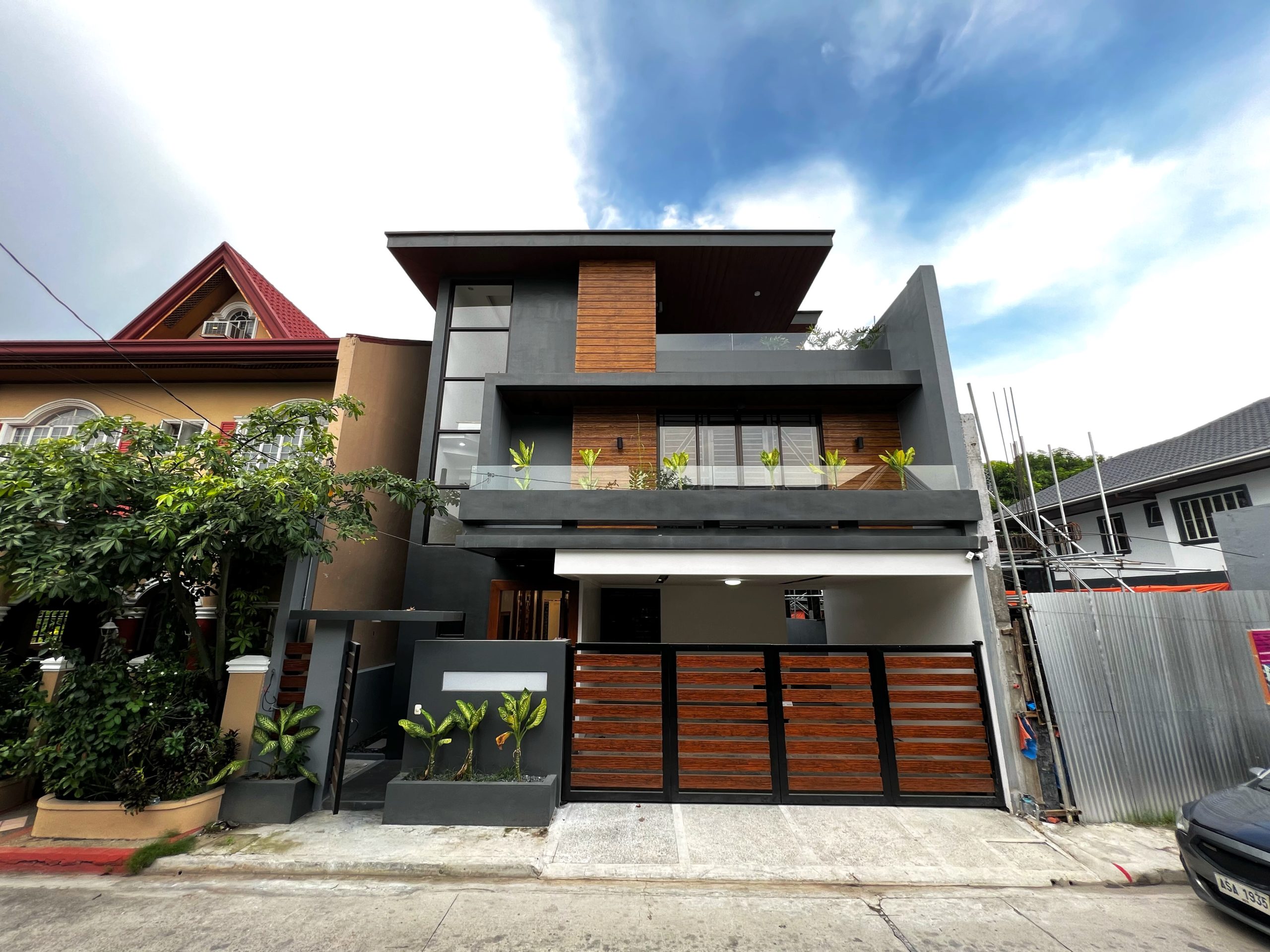 Appealing7BedroomHouseandLotforSaleinGreenwoodsExecutiveVillagePasig-1.jpg