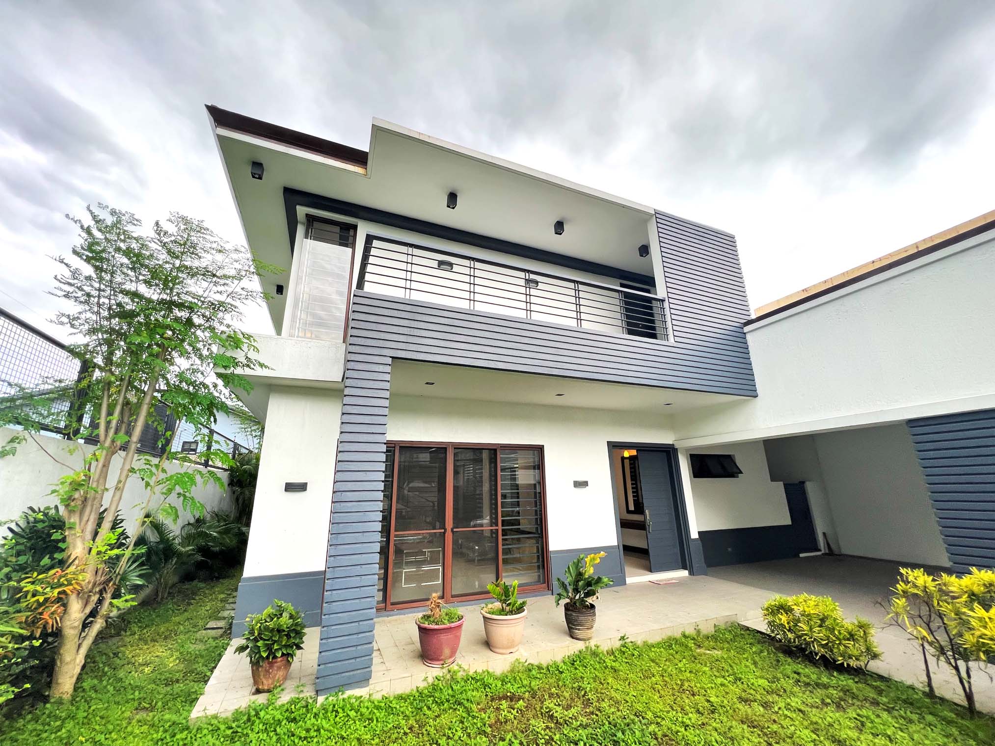 Spacious5BedroomHouseandLotforSaleinMultinationalVillageParañaque-3.jpg