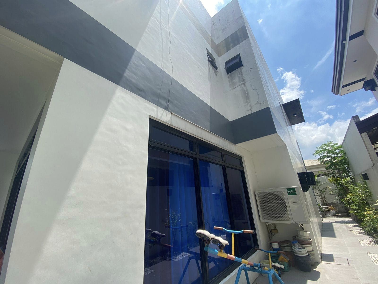 Gleaming8BedroomHouseandLotforSaleinFilinvest2-1.jpg