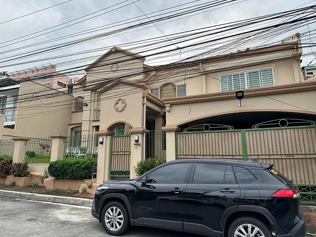 Captivating4BedroomHouseandLotforSaleinSikatunaVillageinQuezonCity-1.jpg