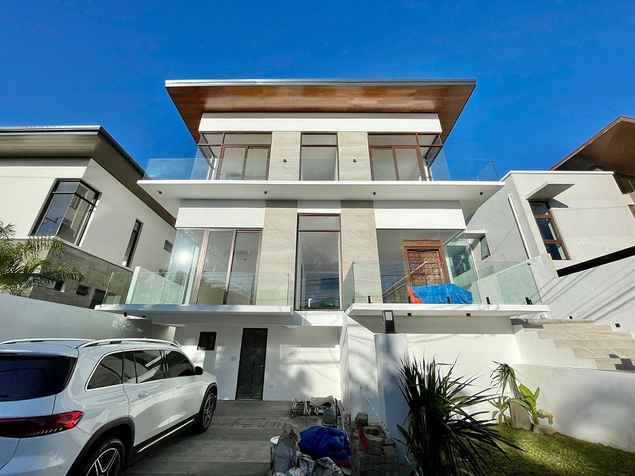 Vibrant4BedroomHouseandLotforSaleinAlabangHillsMuntinlupa-1.jpg