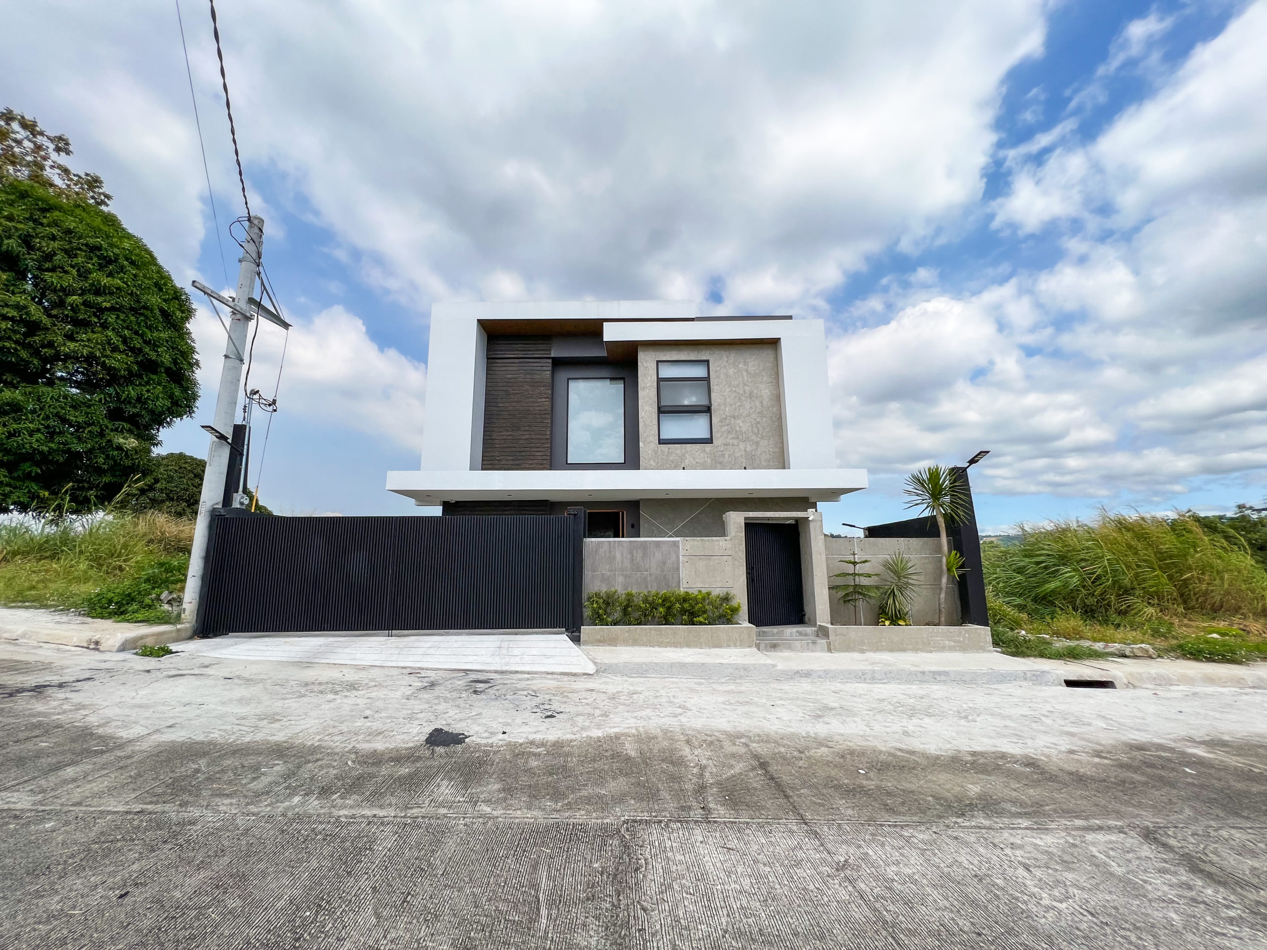 Gorgeous7BedroomHouseforSaleinSunvalleyEstatesAntipolo-1.jpg