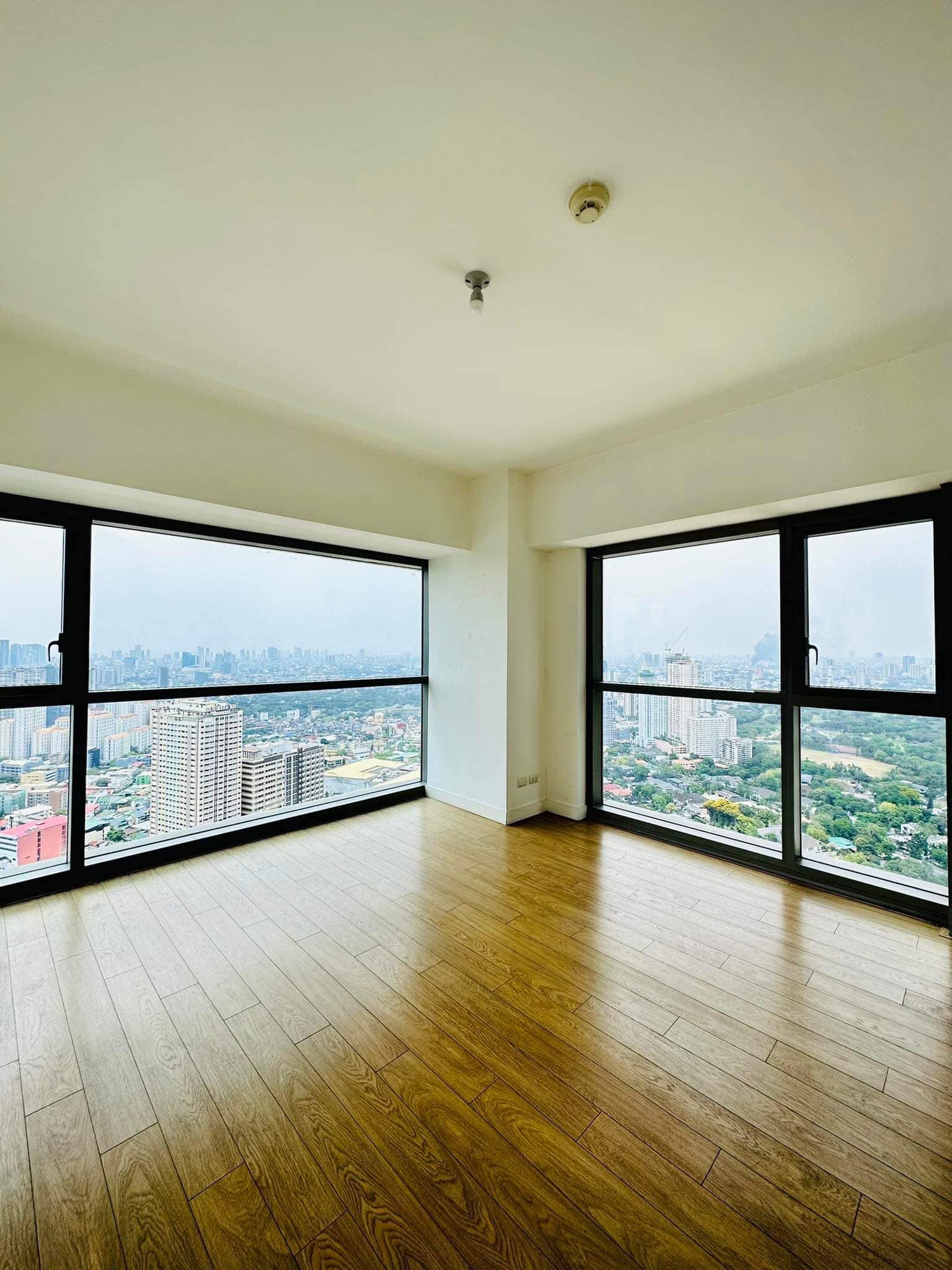 Spacious2BedroomCondoUnitforSaleinOneShangrilaMandaluyong-7.jpg