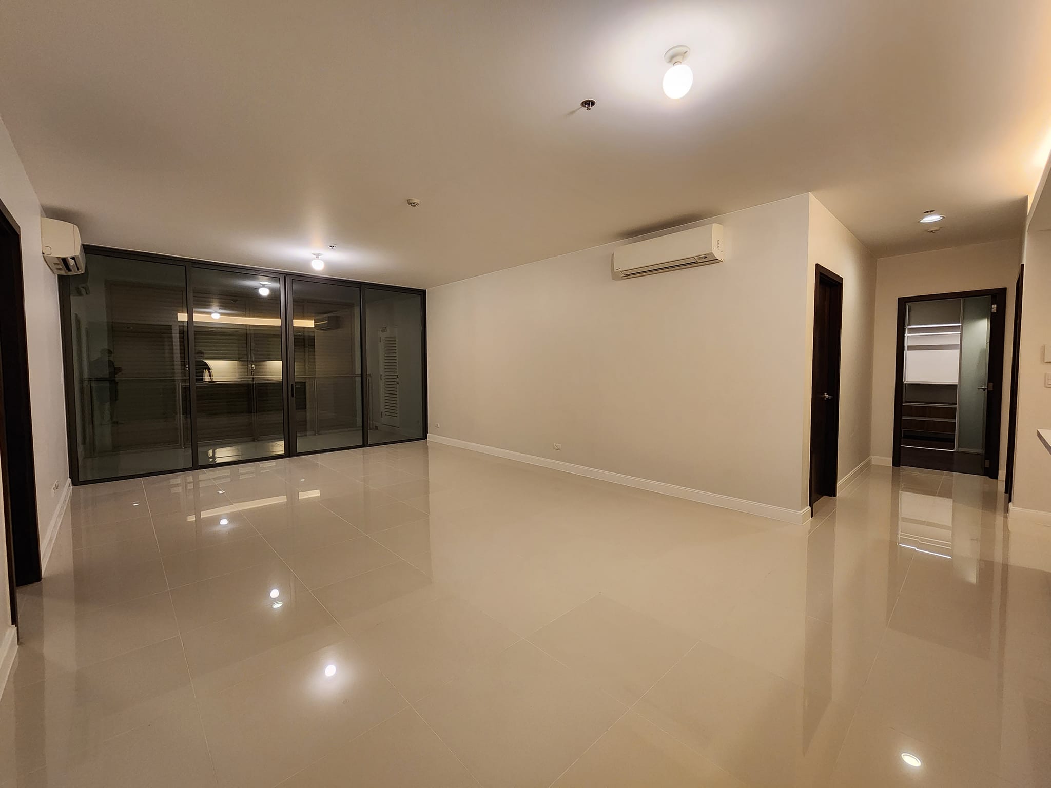 Upscale3BedroomCondoUnitforSaleinArcaSouthTaguig-2.jpg