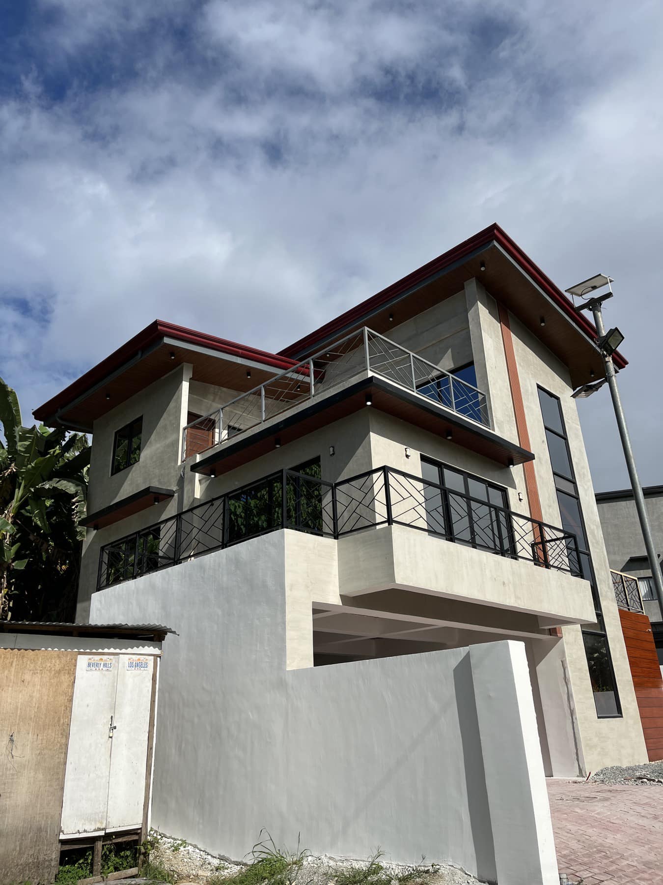 Inviting4-BedroomHouseandLotforSaleinKingsvilleRoyalSubdivision,Antipolo-2.jpg