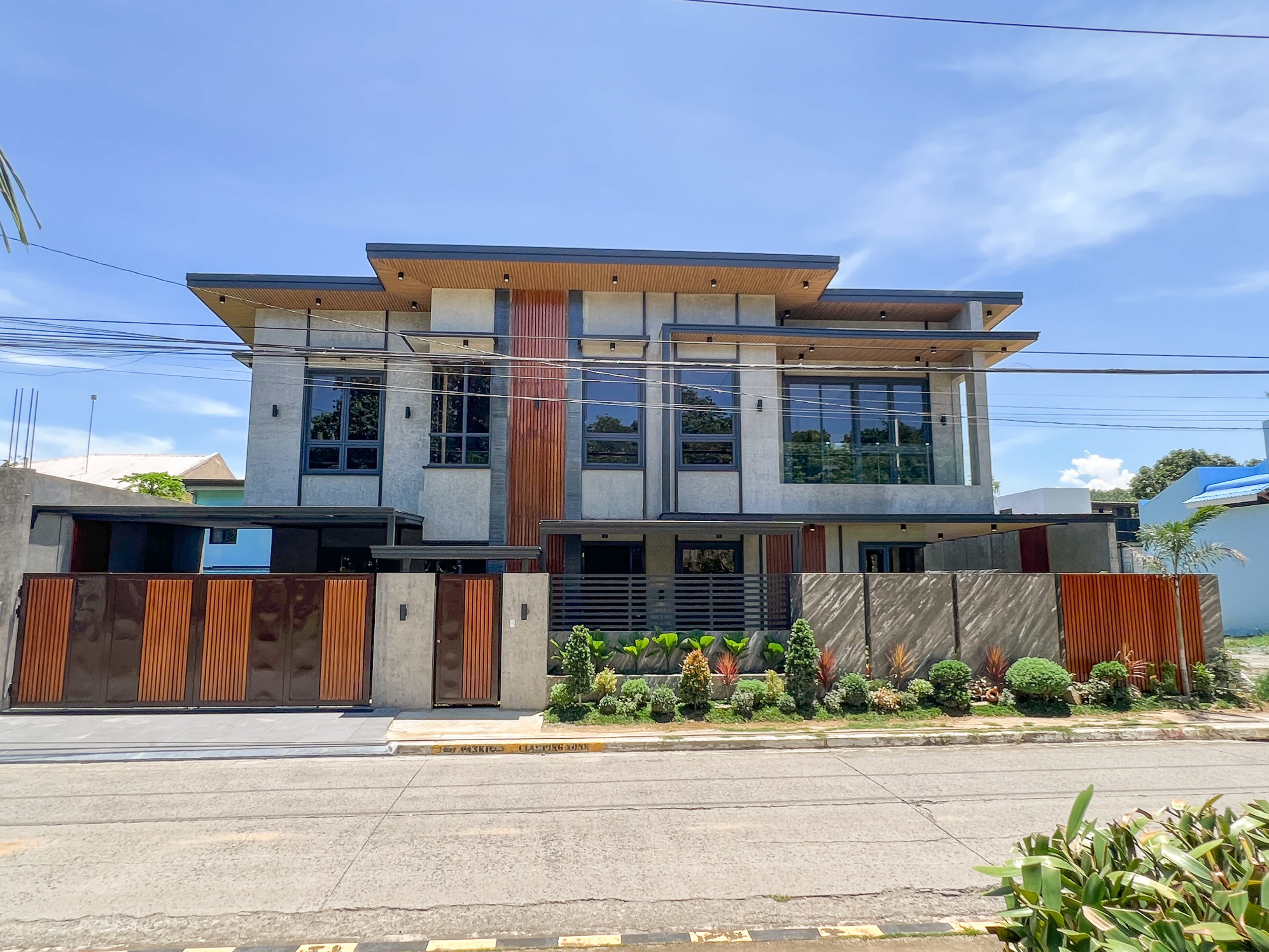 Luxury5BedroomHouseandLotinSanJuan,TaytayRizal-1.jpg