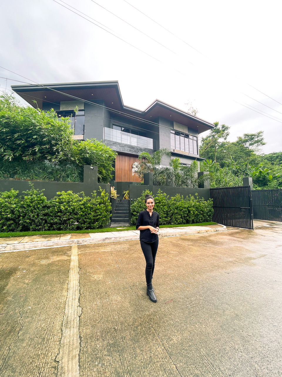 AStately8000Sqft-HouseforSaleinAntipolo-1.jpg