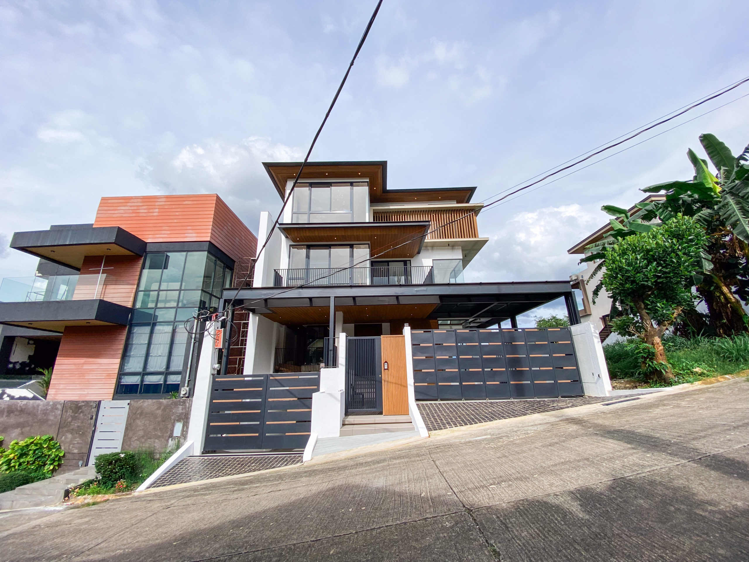 Stunning4BedroomHouseforSaleinFilinvest2QuezonCity-1.jpg