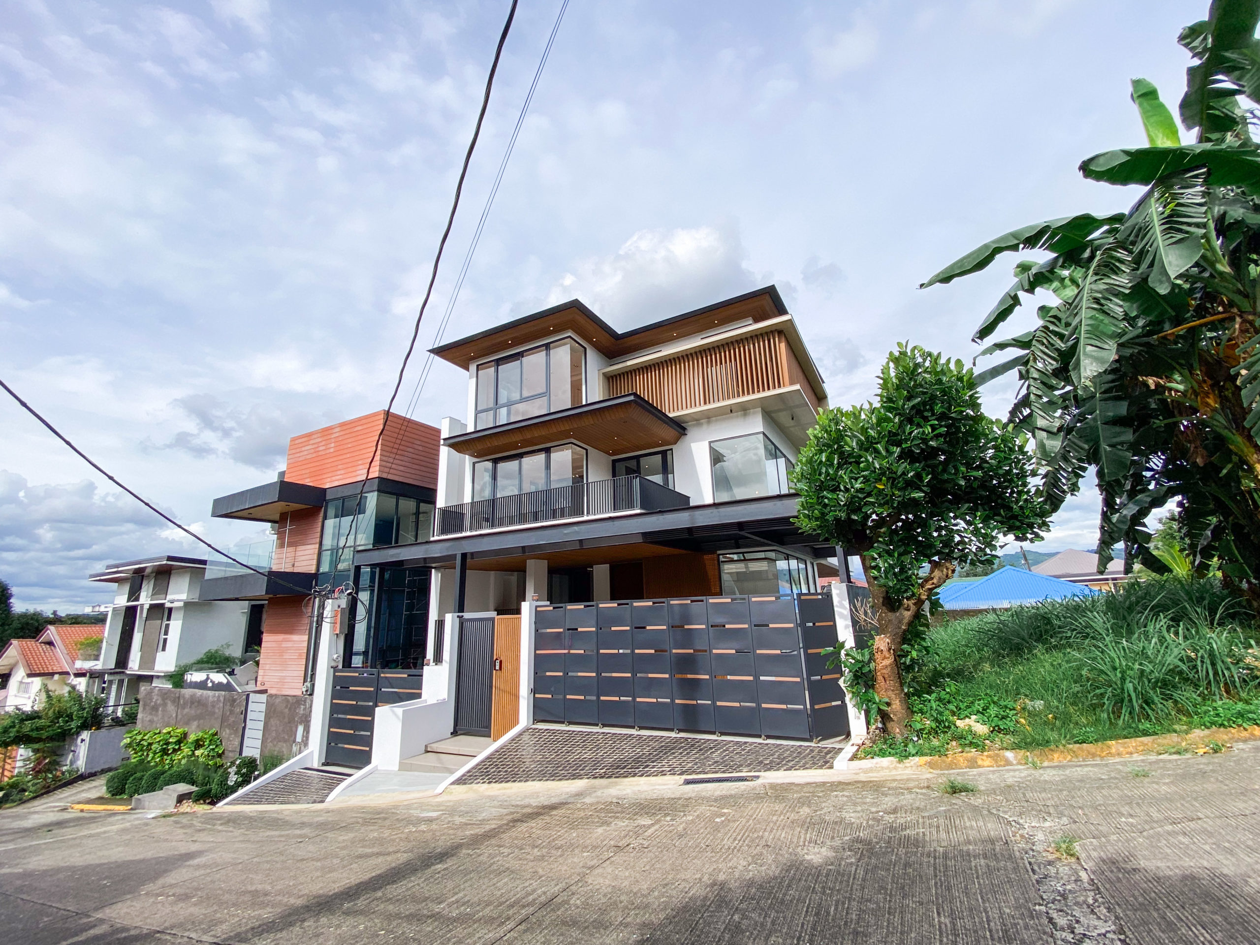 Stunning4BedroomHouseforSaleinFilinvest2QuezonCity-3.jpg