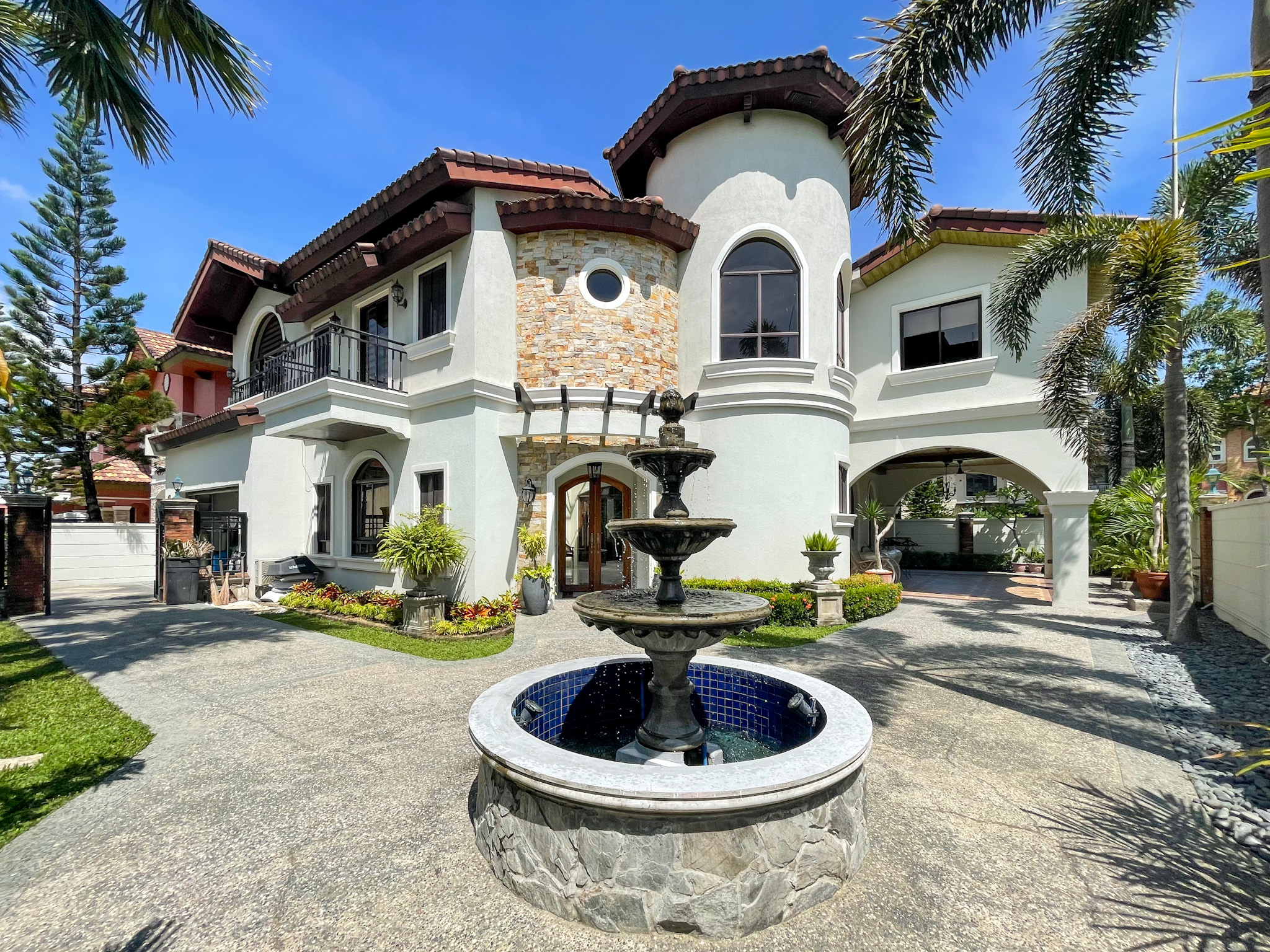 Outstanding5BedroomHouseforSaleinPortofinoHeightsDaangHari-1.jpg