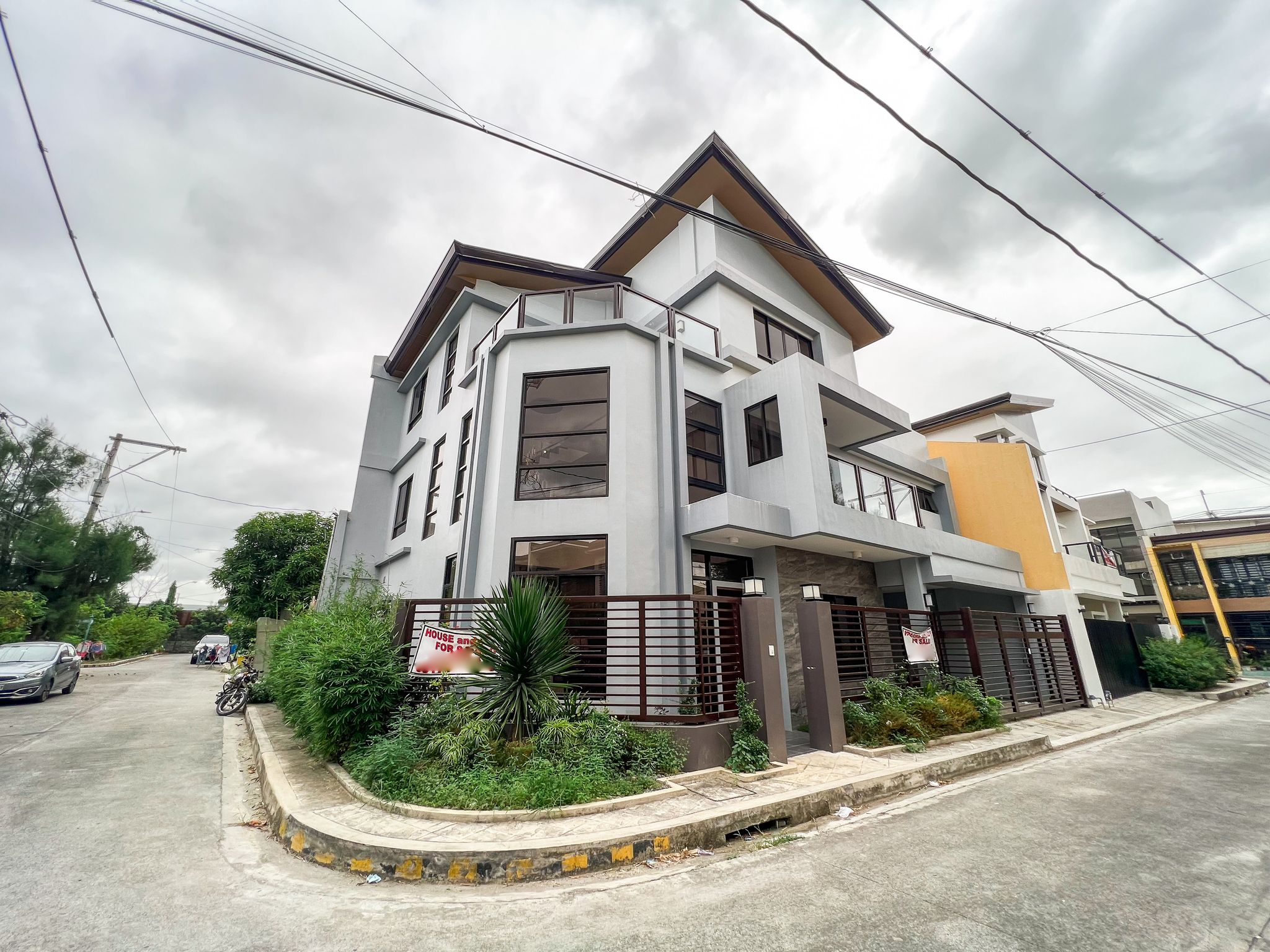 Outstanding7-BedroomHouseforSaleinGreenwoods,TaytayRizal-1.jpg