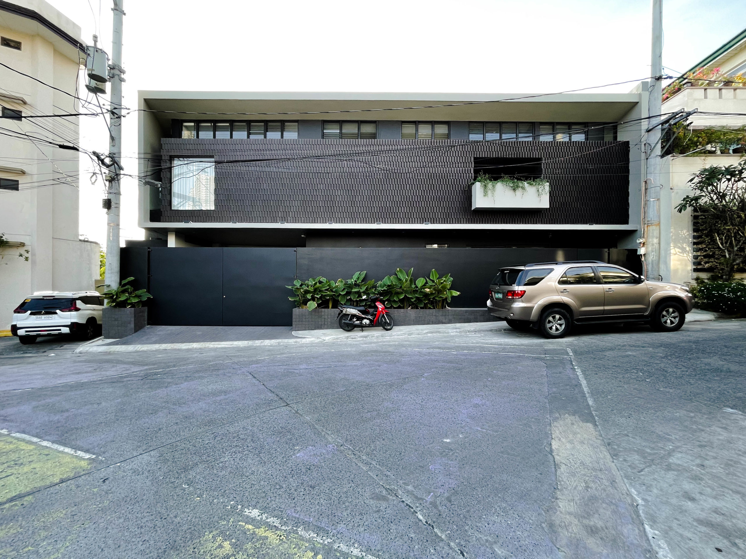 Contemporary3-BedroomHouseforSaleinKapitolyo,Pasig-1.jpg