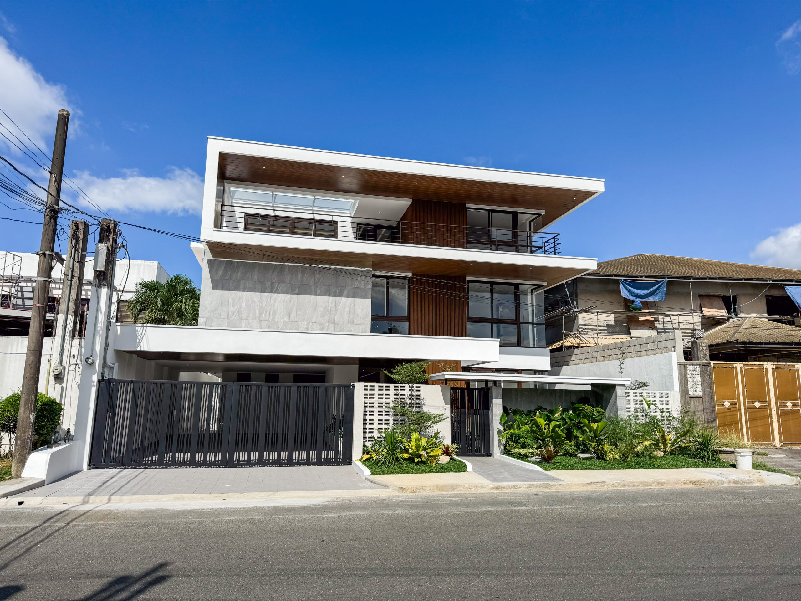 BrandNew7-BedroomHouseforSaleinMiraNila,QuezonCity-1.jpg