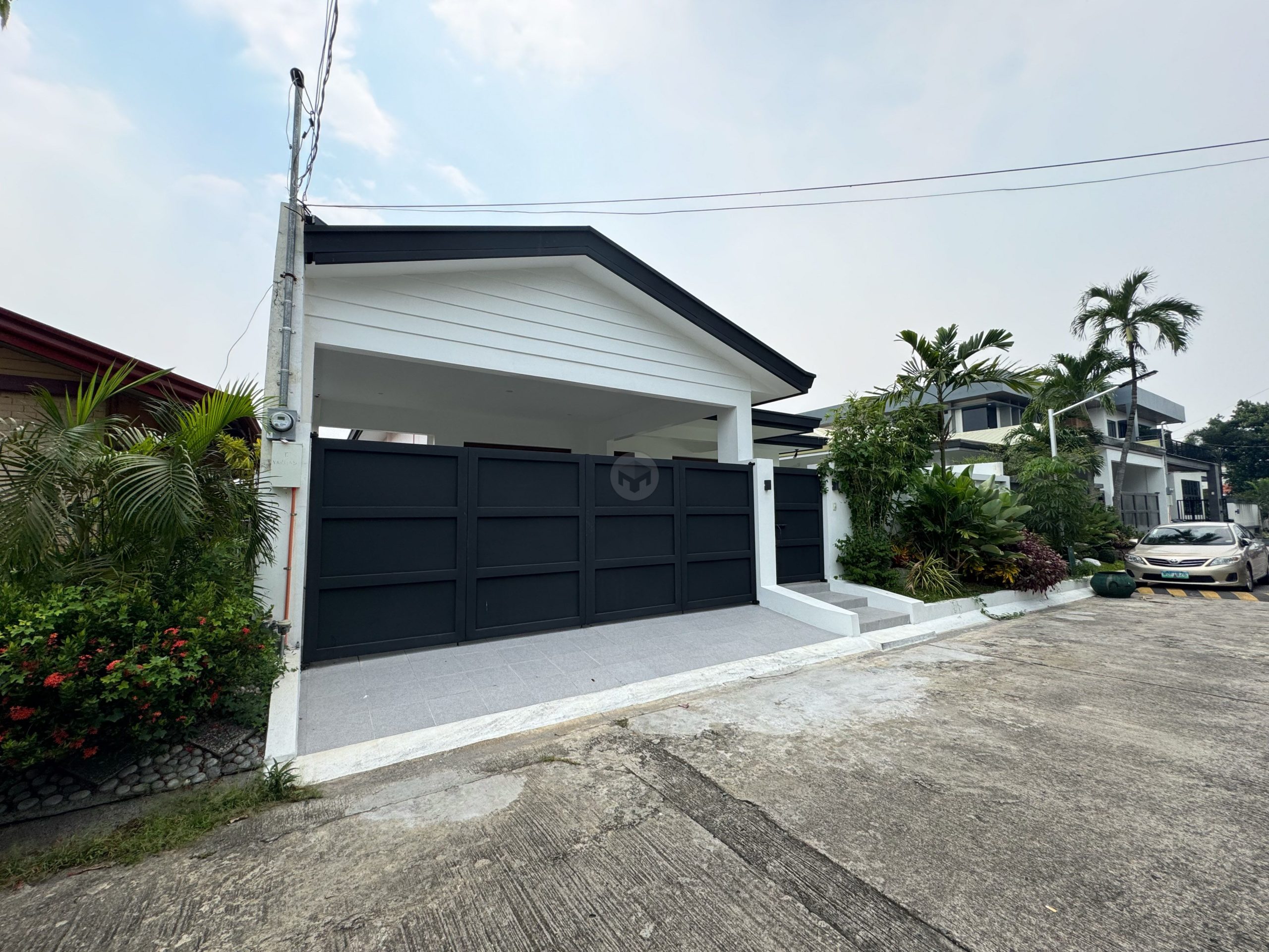 Beautiful3-BedroomBungalowHouseforSaleinBFHomesParanaque-1.jpg