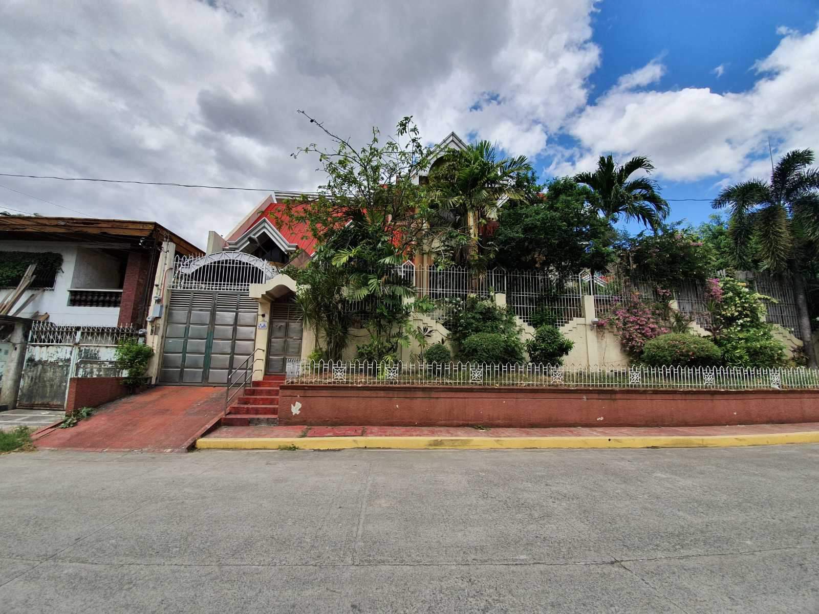 Sensational6-BedroomHouseforSaleinParkwayVillage,QuezonCity-1.jpg