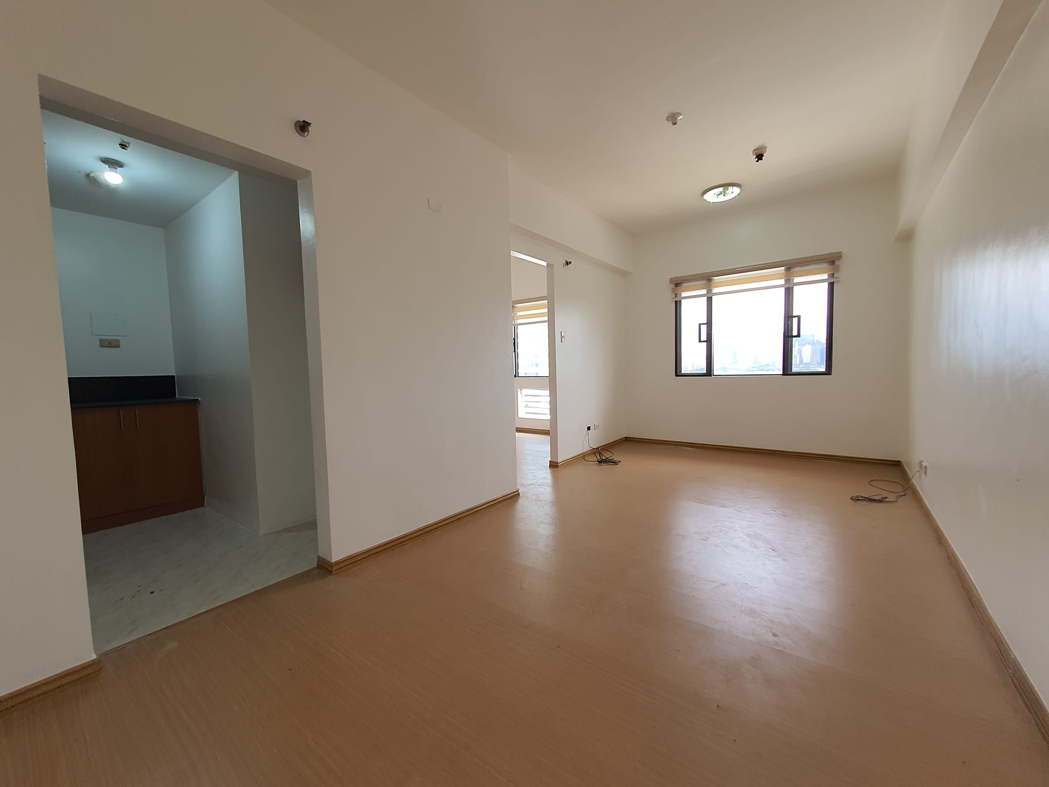 Spotless1-BedroomCondoUnitforSaleinEastwoodExcelsiorCondo-2.jpg