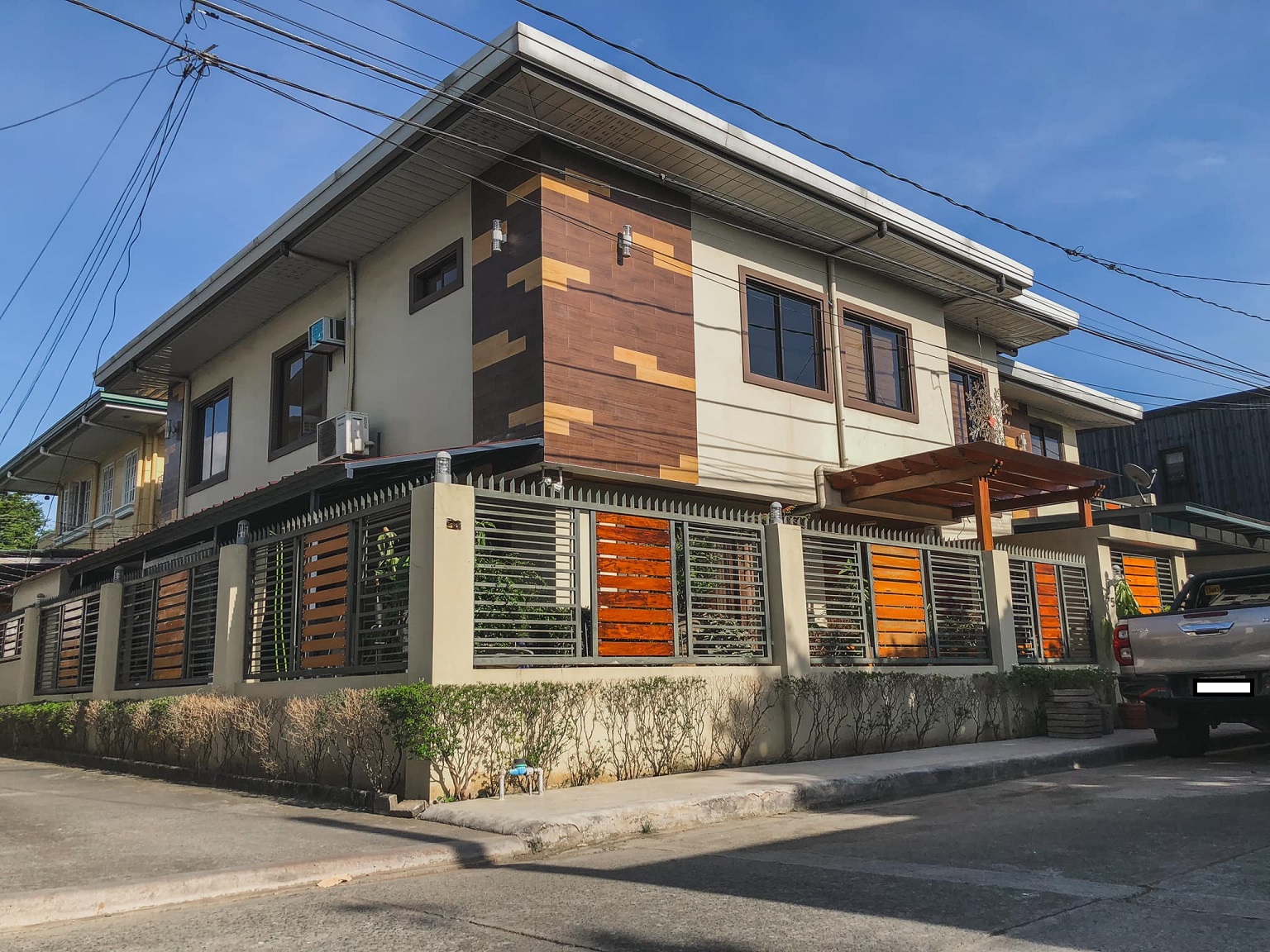 Outstanding5-BedroomHouseforSaleinGoldenMeadowsExecutiveVillage,Antipolo,Rizal-1.jpg