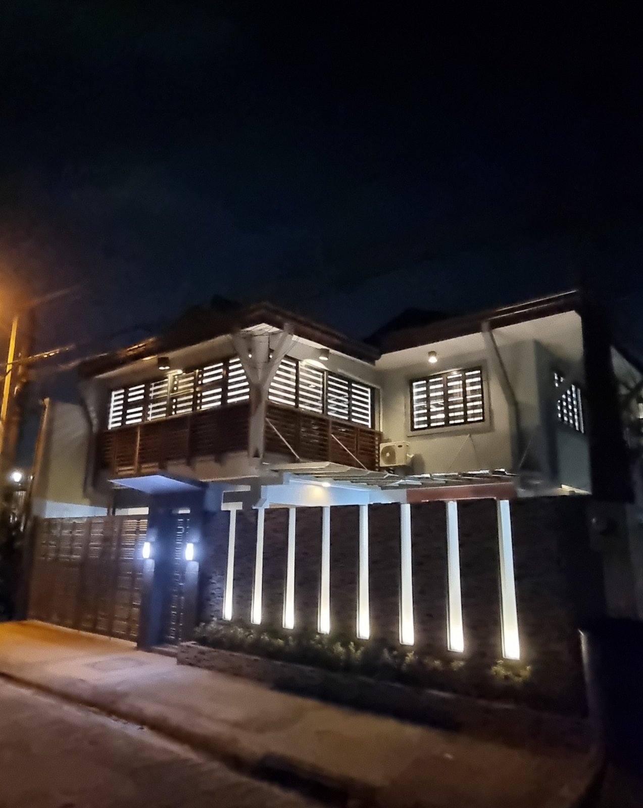 Illuminating3-BedroomHouseforSaleinFilinvestEast,Cainta,Rizal-1.jpg
