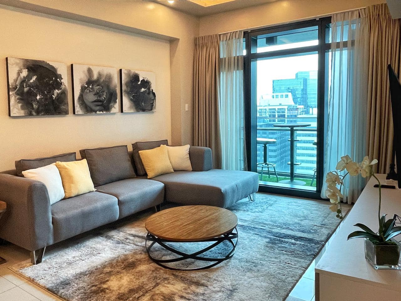 Charming1-BedroomCondoUnitforSaleinForbestownRoad,BGC,Taguig-1