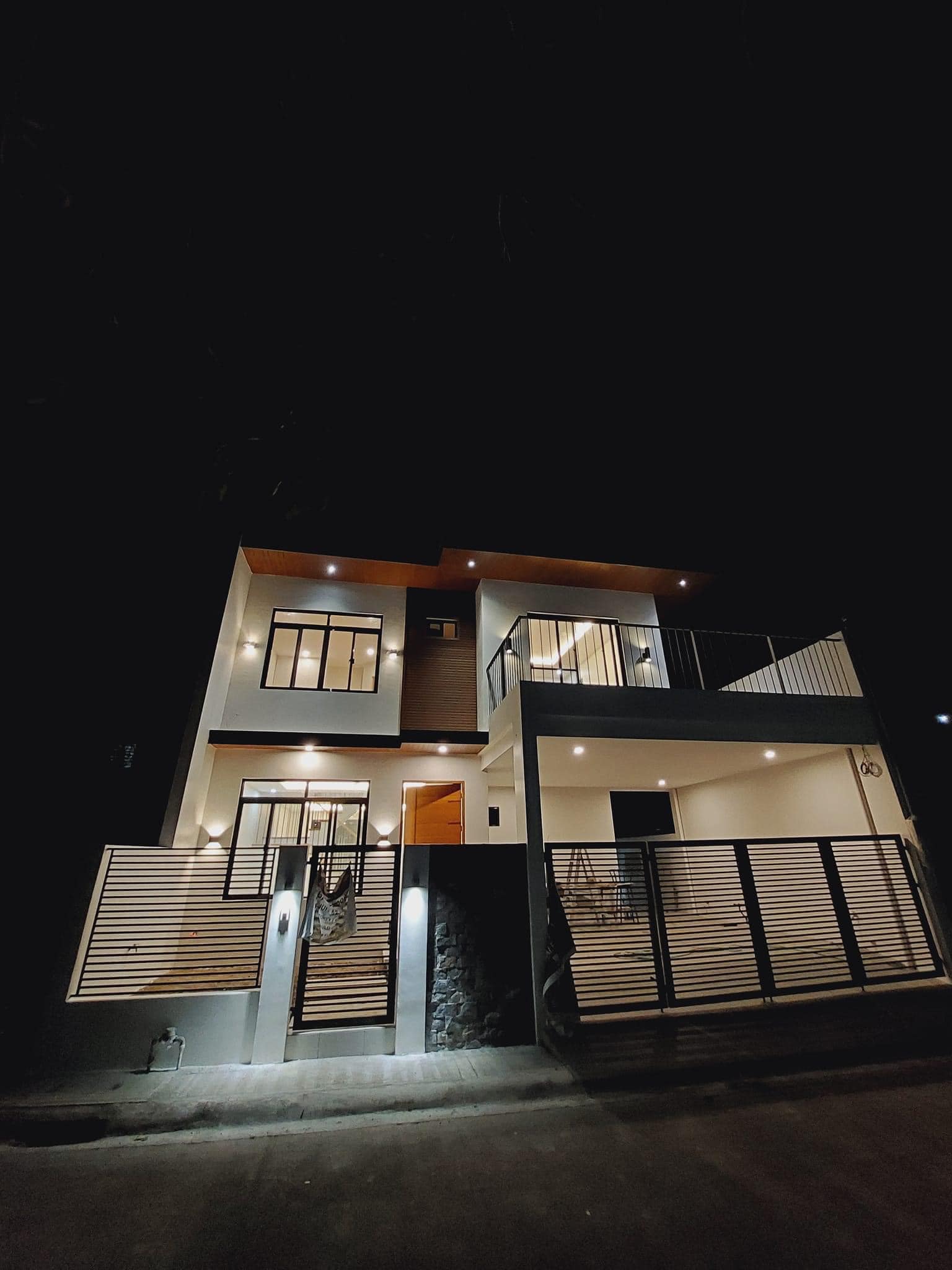 Modern4-BedroomHouseforSaleNearSolenadNuvali,Sta.Rosa,Laguna-1.jpg