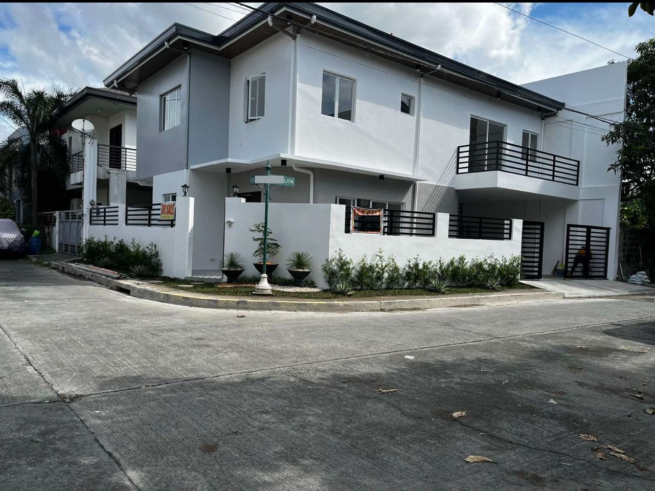 Charming4-BedroomHouseforSaleinSanJuan,TaytayRizal-1.jpg