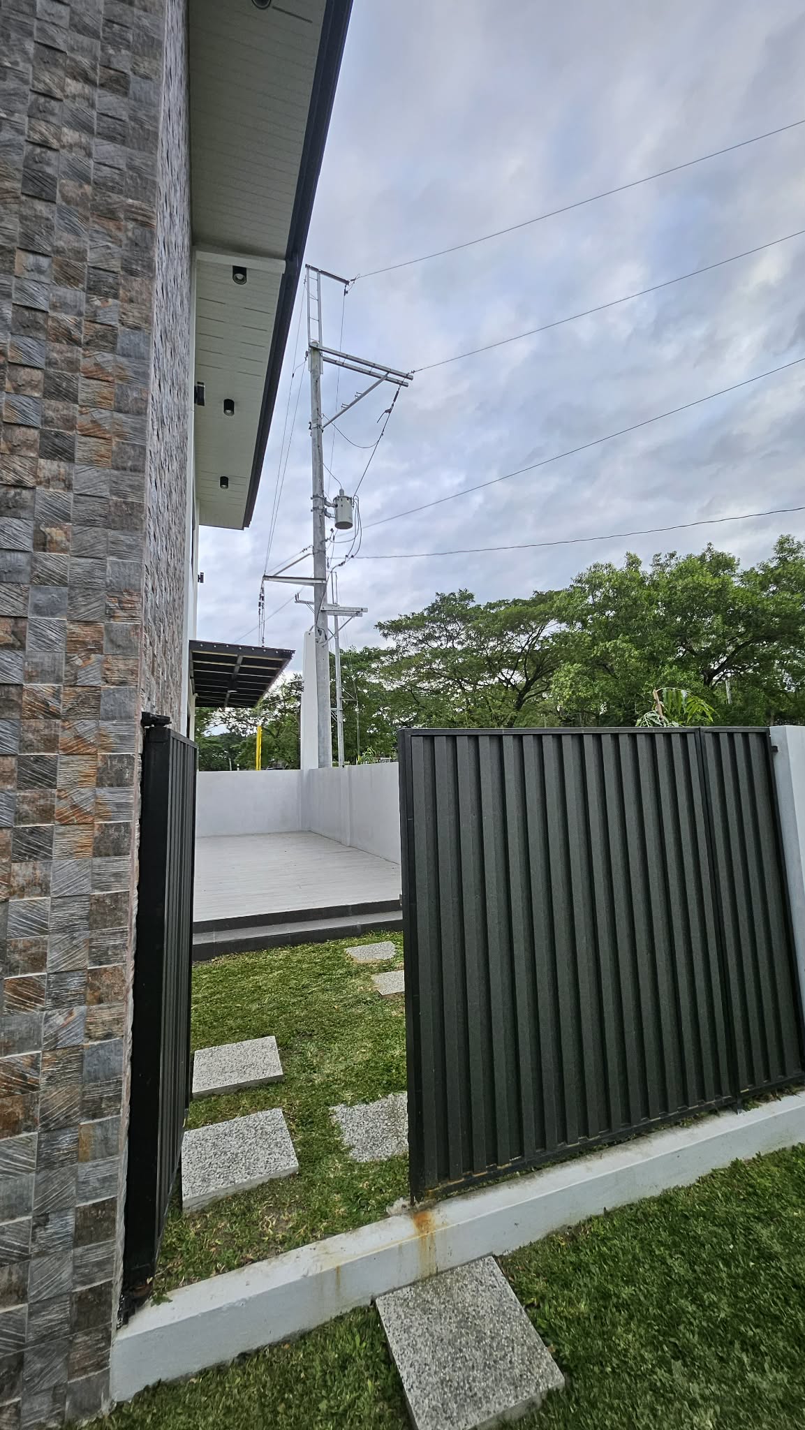 Contemporary5-BedroomHouseandLotforSaleinRoyalNorthwoodsGolf&Country Club,SanRafael,Bulacan-6.jpg