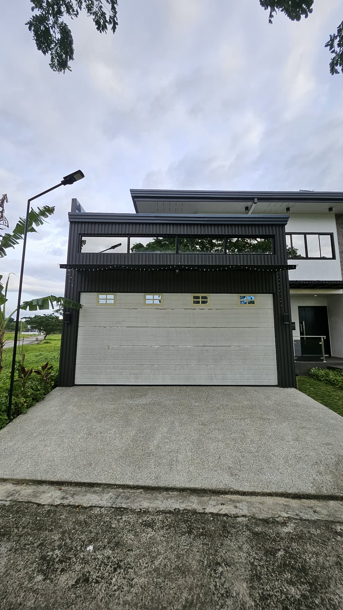 Contemporary5-BedroomHouseandLotforSaleinRoyalNorthwoodsGolf&Country Club,SanRafael,Bulacan-3.jpg