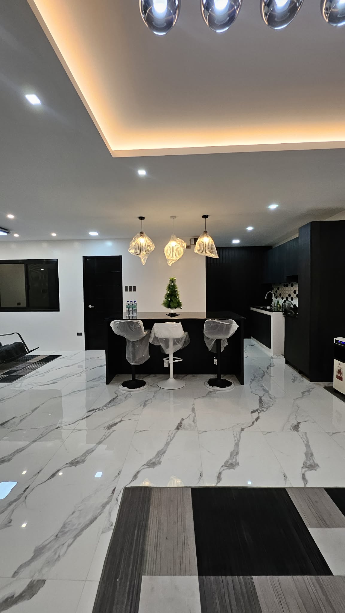 Contemporary5-BedroomHouseandLotforSaleinRoyalNorthwoodsGolf&Country Club,SanRafael,Bulacan-14.jpg