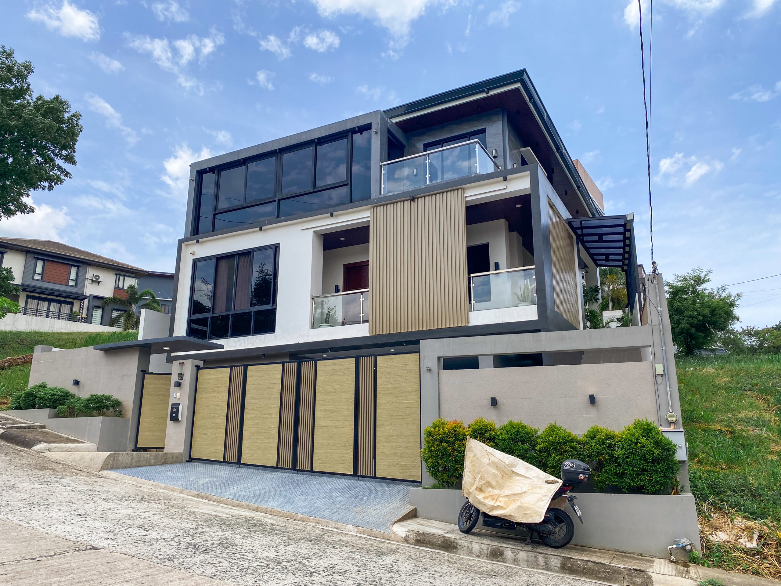 Charming4-BedroomHouseandLotinHavilaFilinvest,Taytay,Rizal-1.jpg