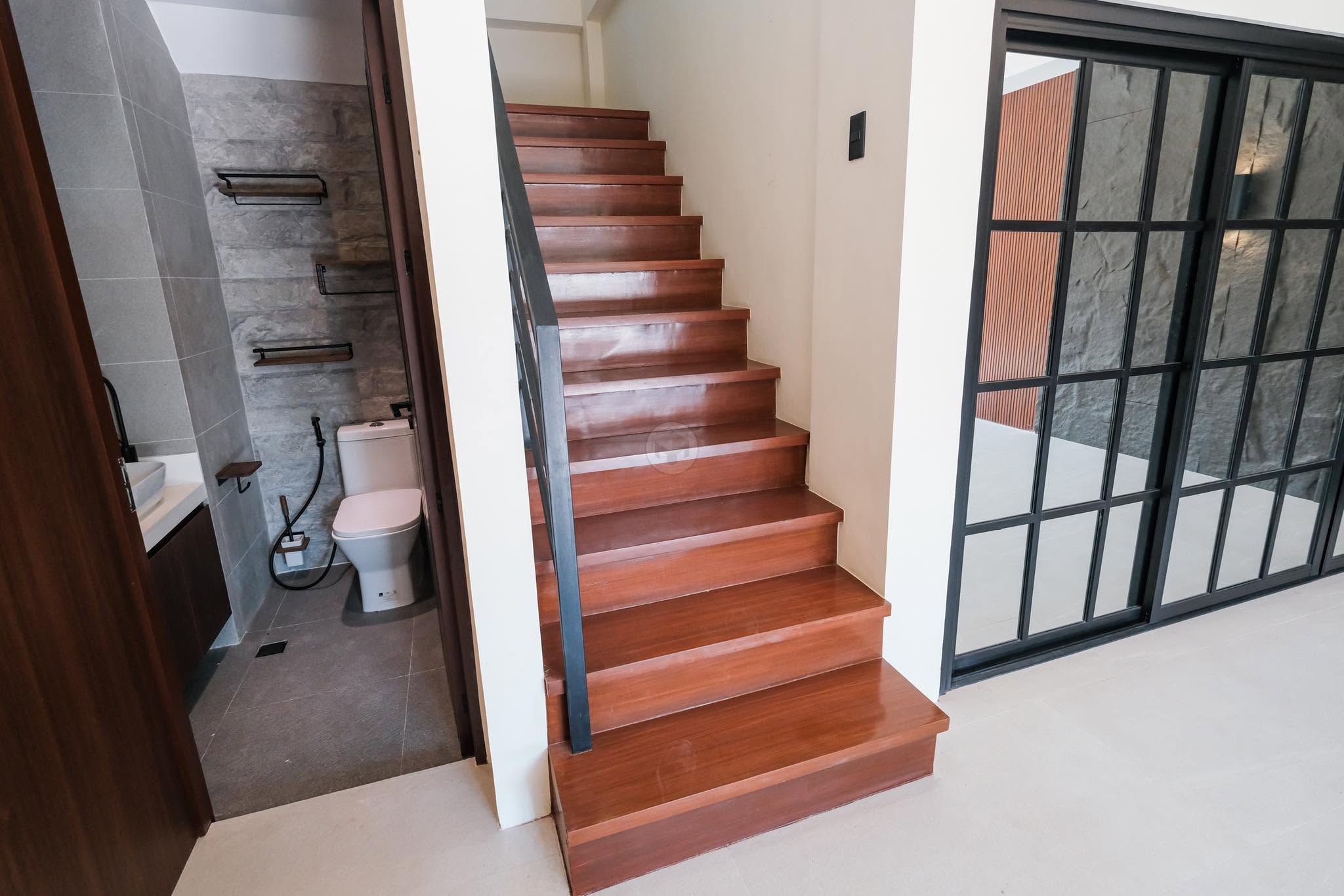 Captivating4-BedroomHouseandLotforSaleinAyalaAlabang,Muntinlupa-10.jpg