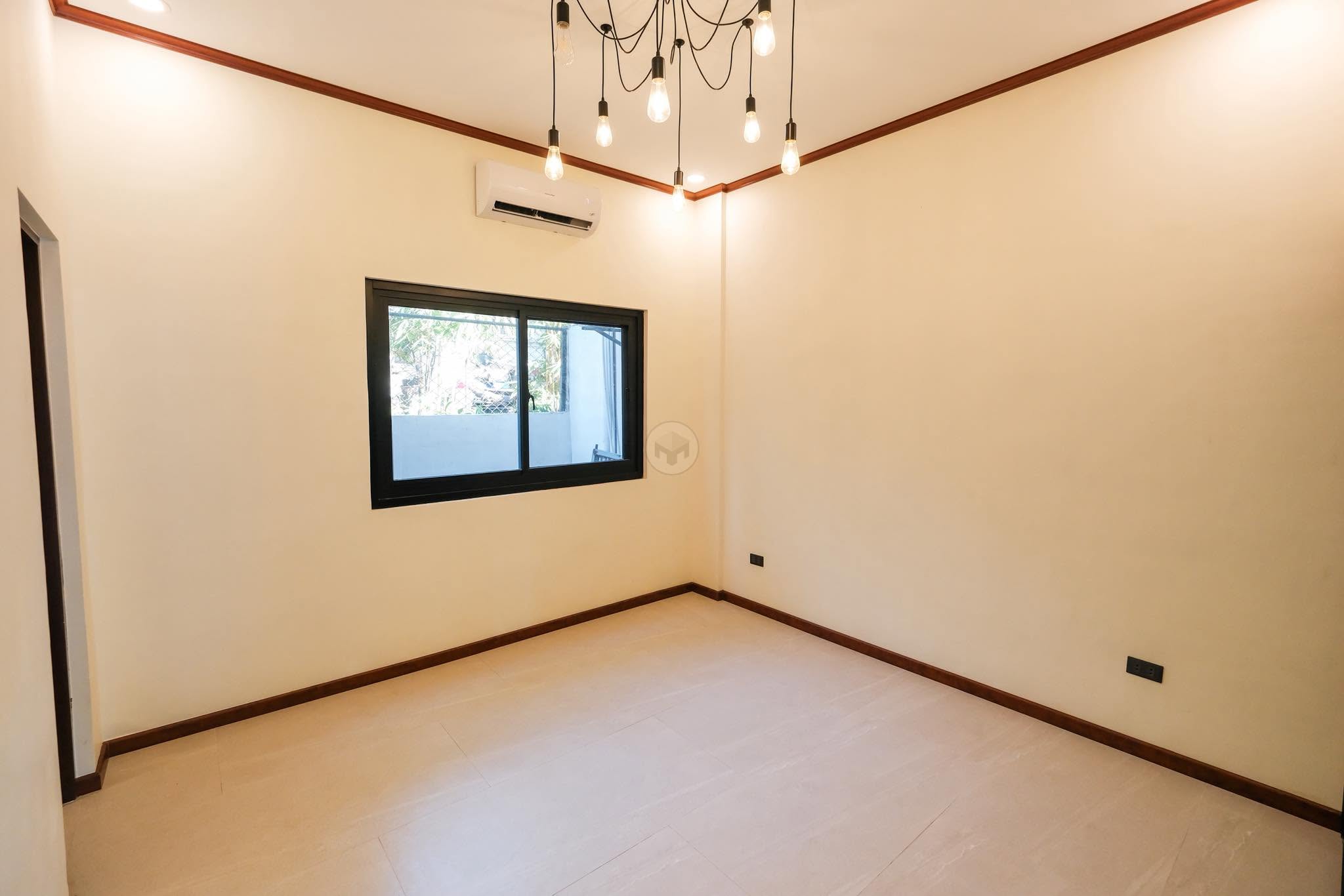 Captivating4-BedroomHouseandLotforSaleinAyalaAlabang,Muntinlupa-12.jpg
