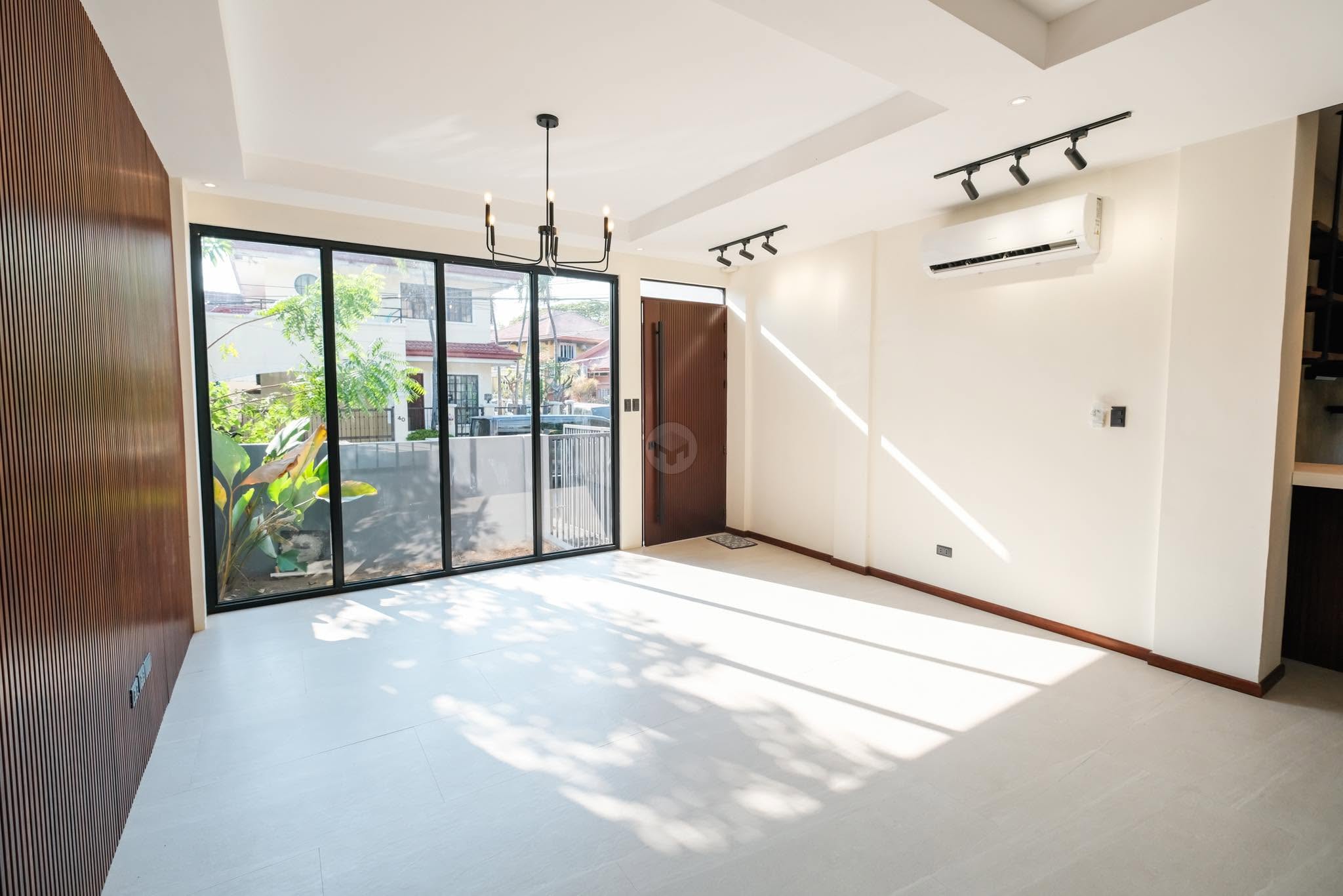 Captivating4-BedroomHouseandLotforSaleinAyalaAlabang,Muntinlupa-9.jpg