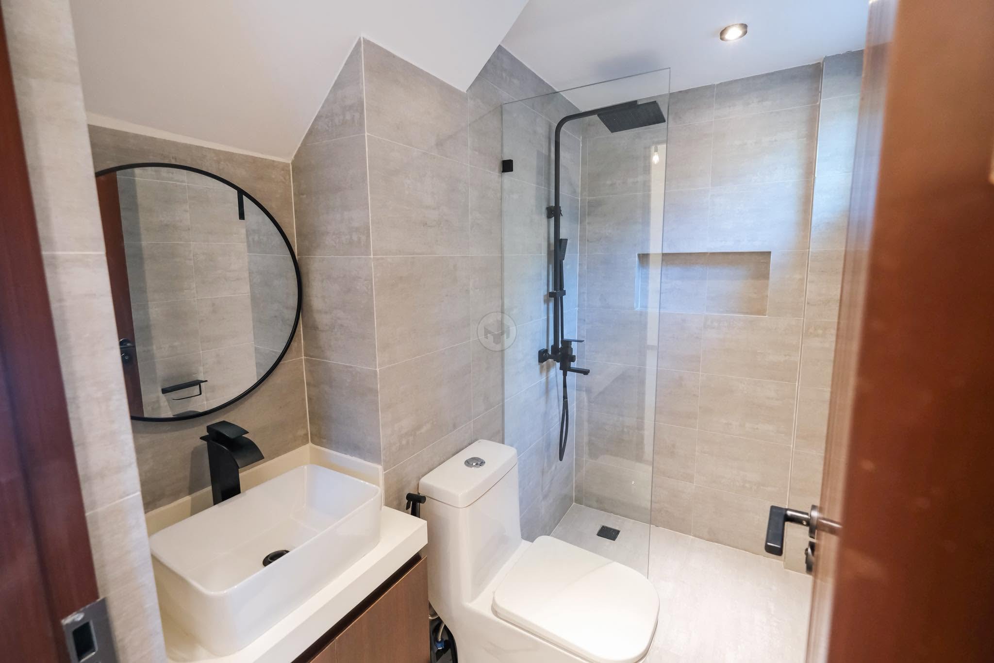 Captivating4-BedroomHouseandLotforSaleinAyalaAlabang,Muntinlupa-15.jpg