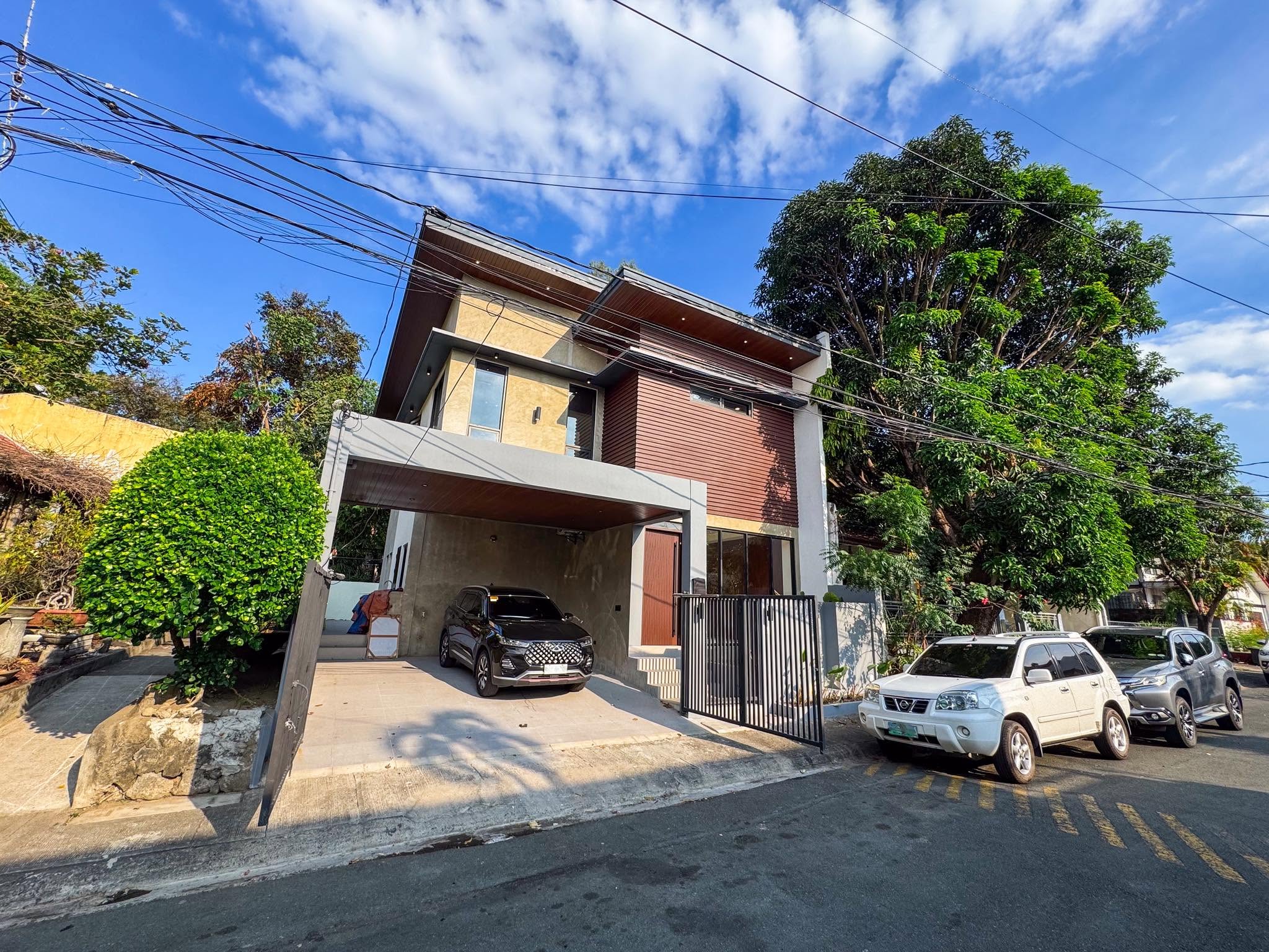 Captivating4-BedroomHouseandLotforSaleinAyalaAlabang,Muntinlupa-1.jpg