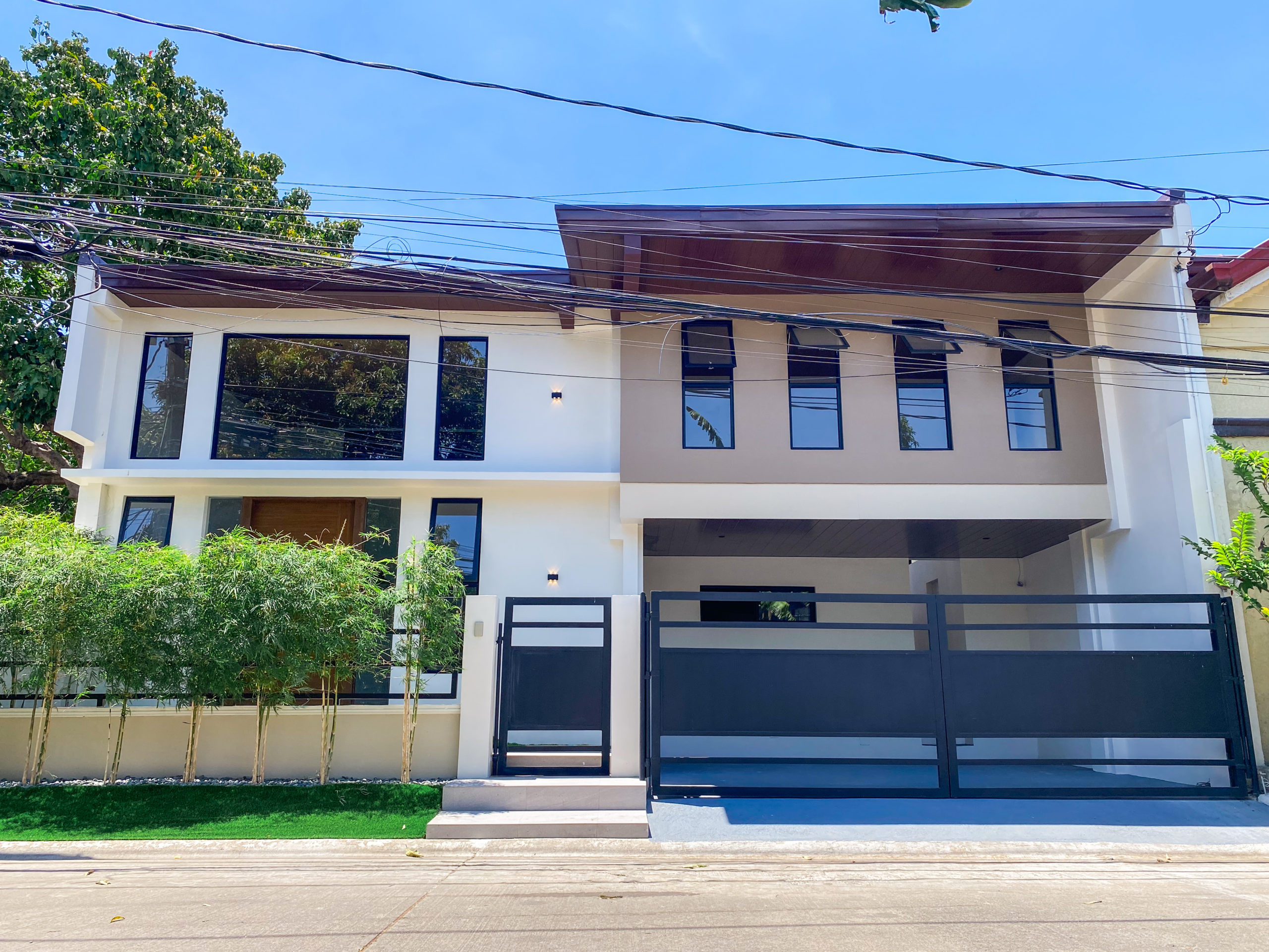 Inviting5-BedroomHouseandLotforSaleinBFHomes,ParañaqueCity-1.jpg