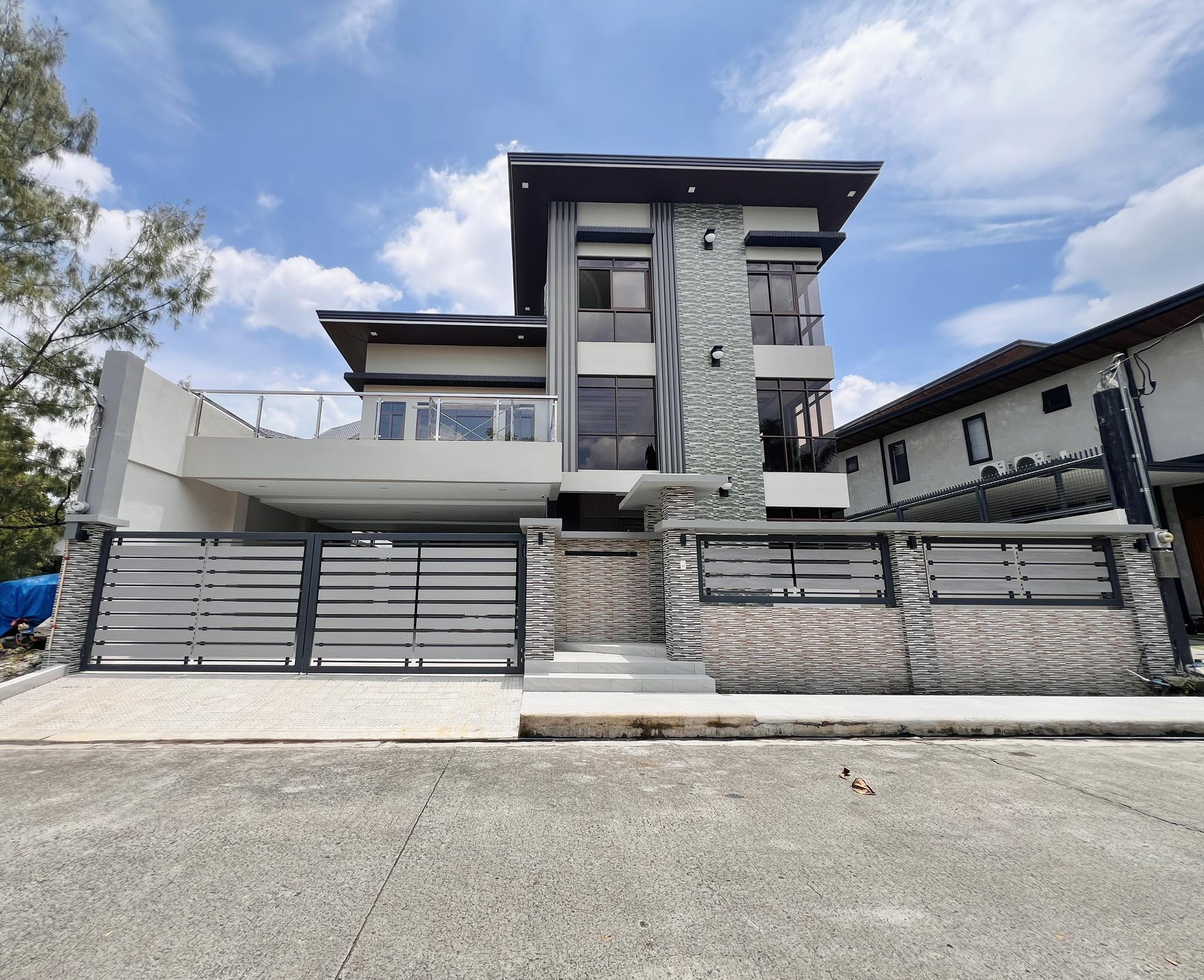 BedroomHouseandLotforSaleinBatasanHills,QuezonCity-1.jpg