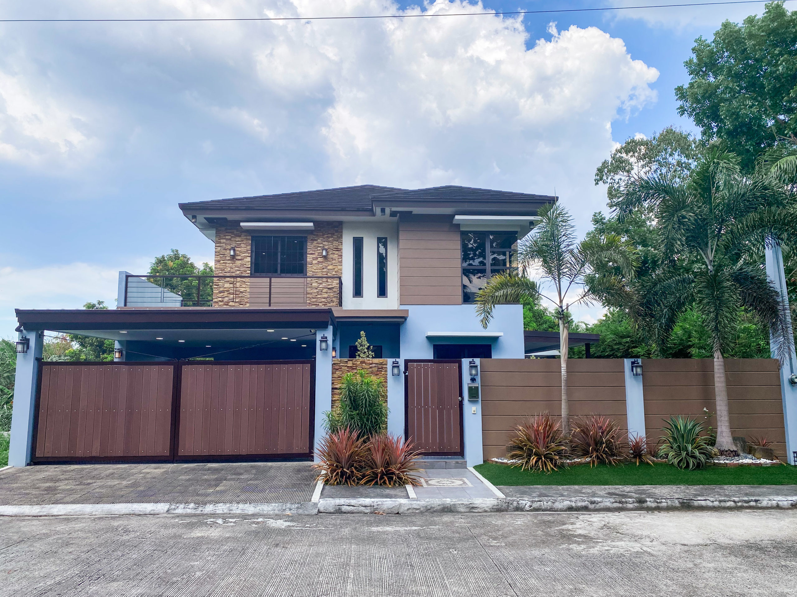Contemporary5-BedroomHouseandLotforSaleinSitioSeville,NorthFairview,QuezonCity-1.jpg