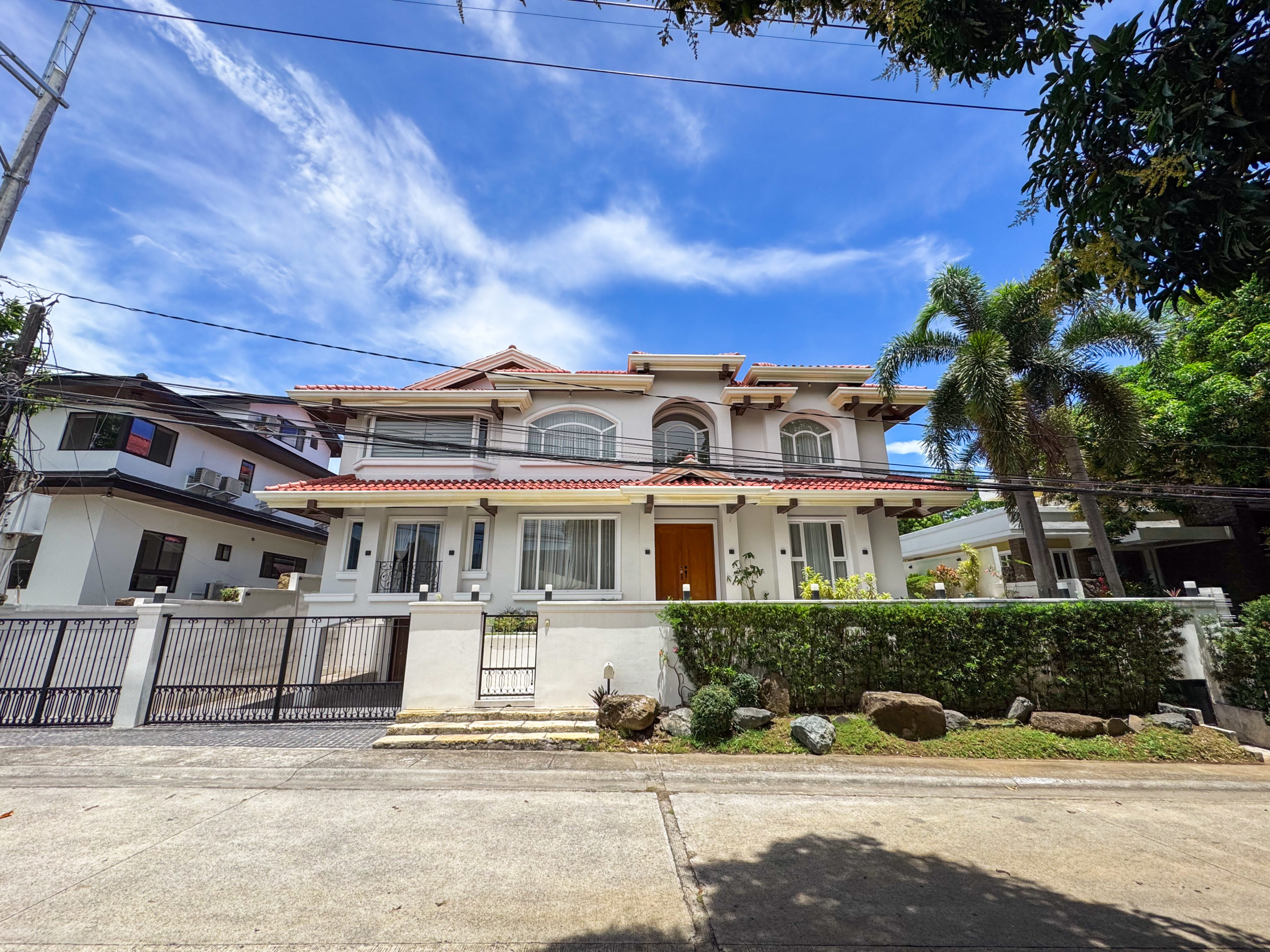 Elegant5-BedroomHouseandLotinAyalaAlabang,MuntinlupaCity-1.jpg